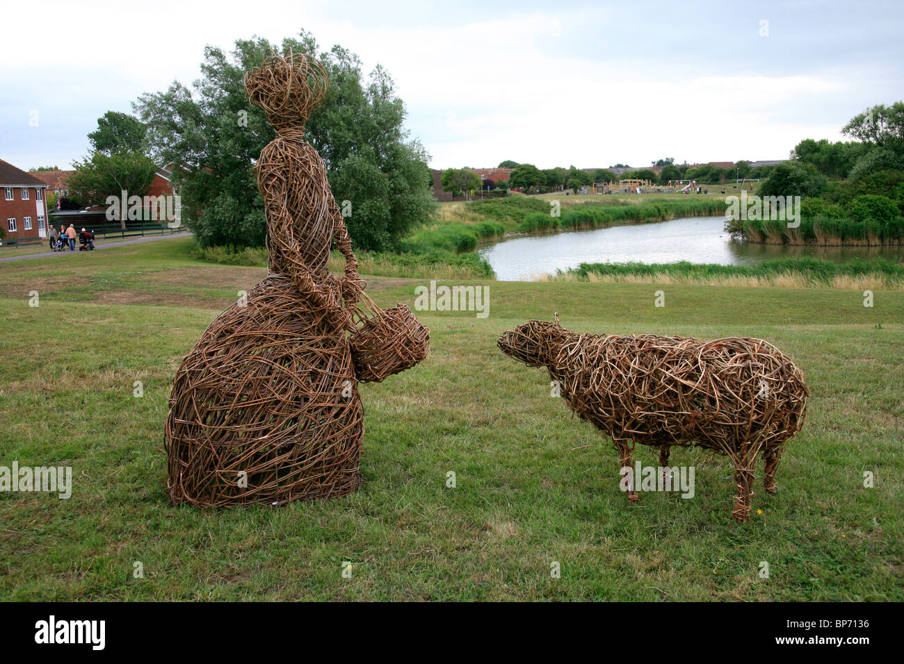 Maria und ihr kleines Lamm hergestellt aus Weide in Apex Burnham auf Meer Somerset park Stockfoto