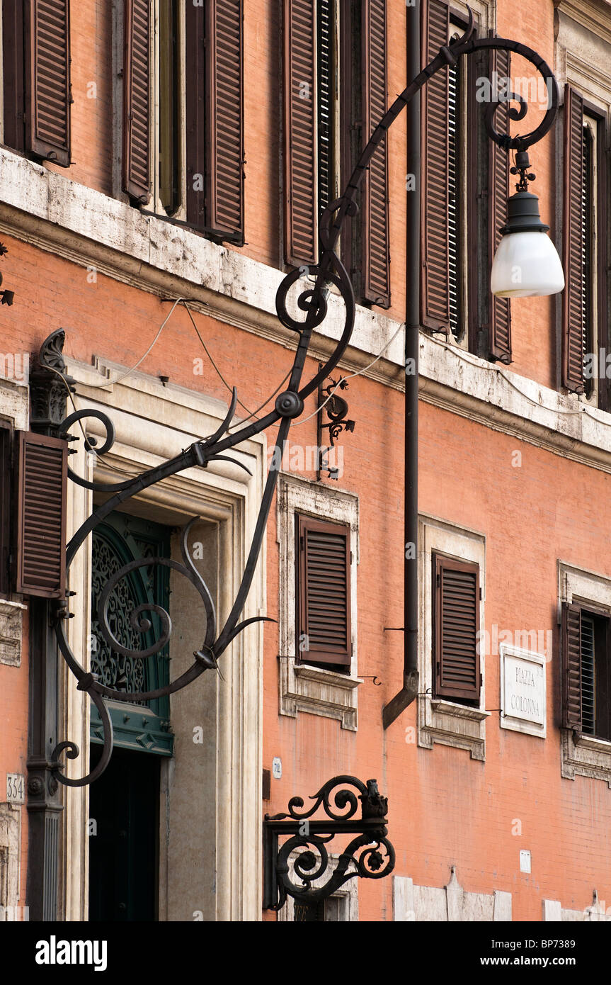 Alten Straßenlaterne, Piazza Colonna quadratisch, Rom, Italien Stockfoto