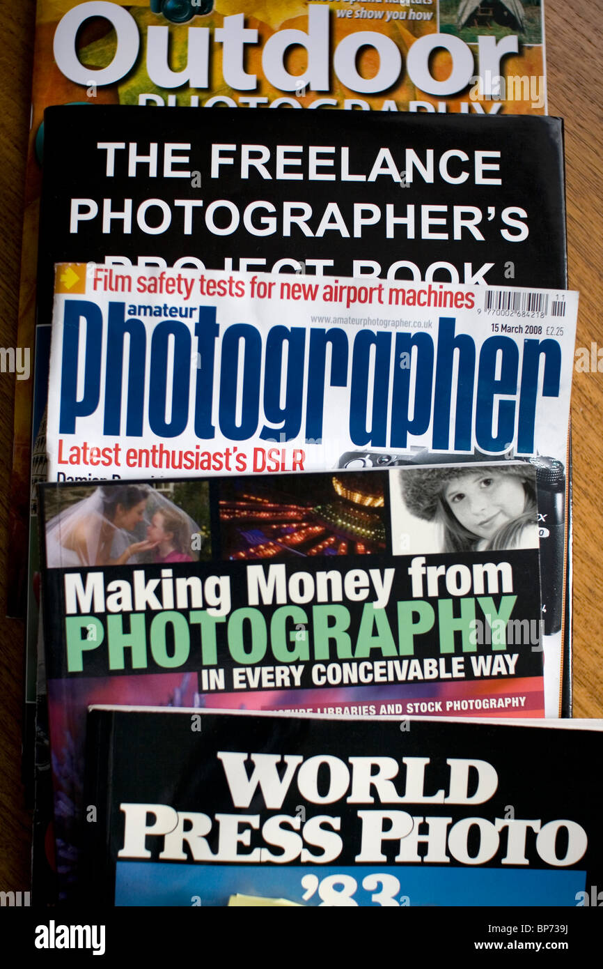 Ein Haufen von alten Fotografie Bücher und Zeitschriften. Stockfoto