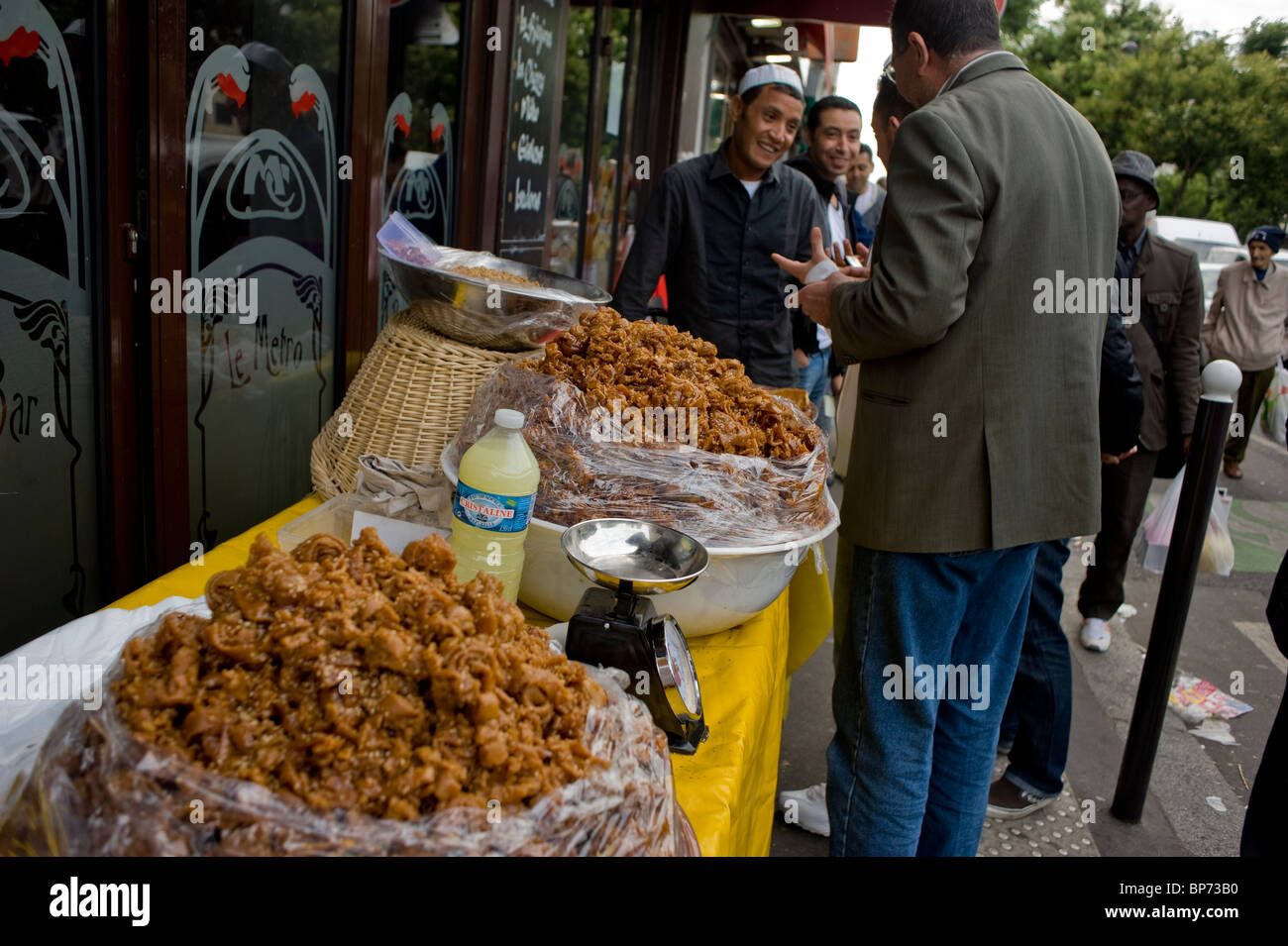 Paris, Frankreich, Religion, Ramadan Feiern, Traditionelles Street Food Festival, Street Vendor, Ishtar Mahlzeiten, verschiedene Kulturen Religion, Muslime Stockfoto