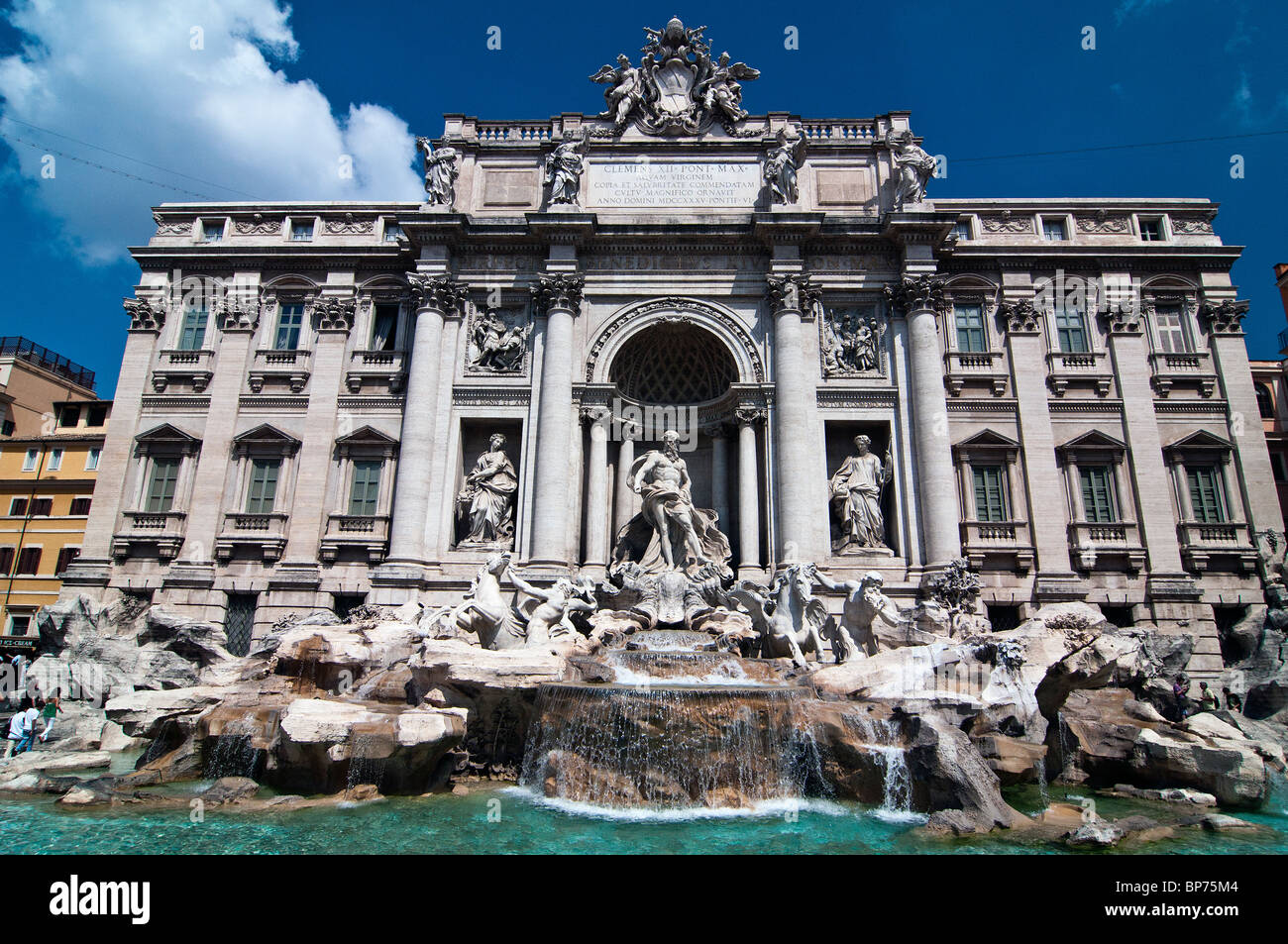 Tagesansicht die weltweit berühmten Trevi-Brunnen, Rom, Italien Stockfoto