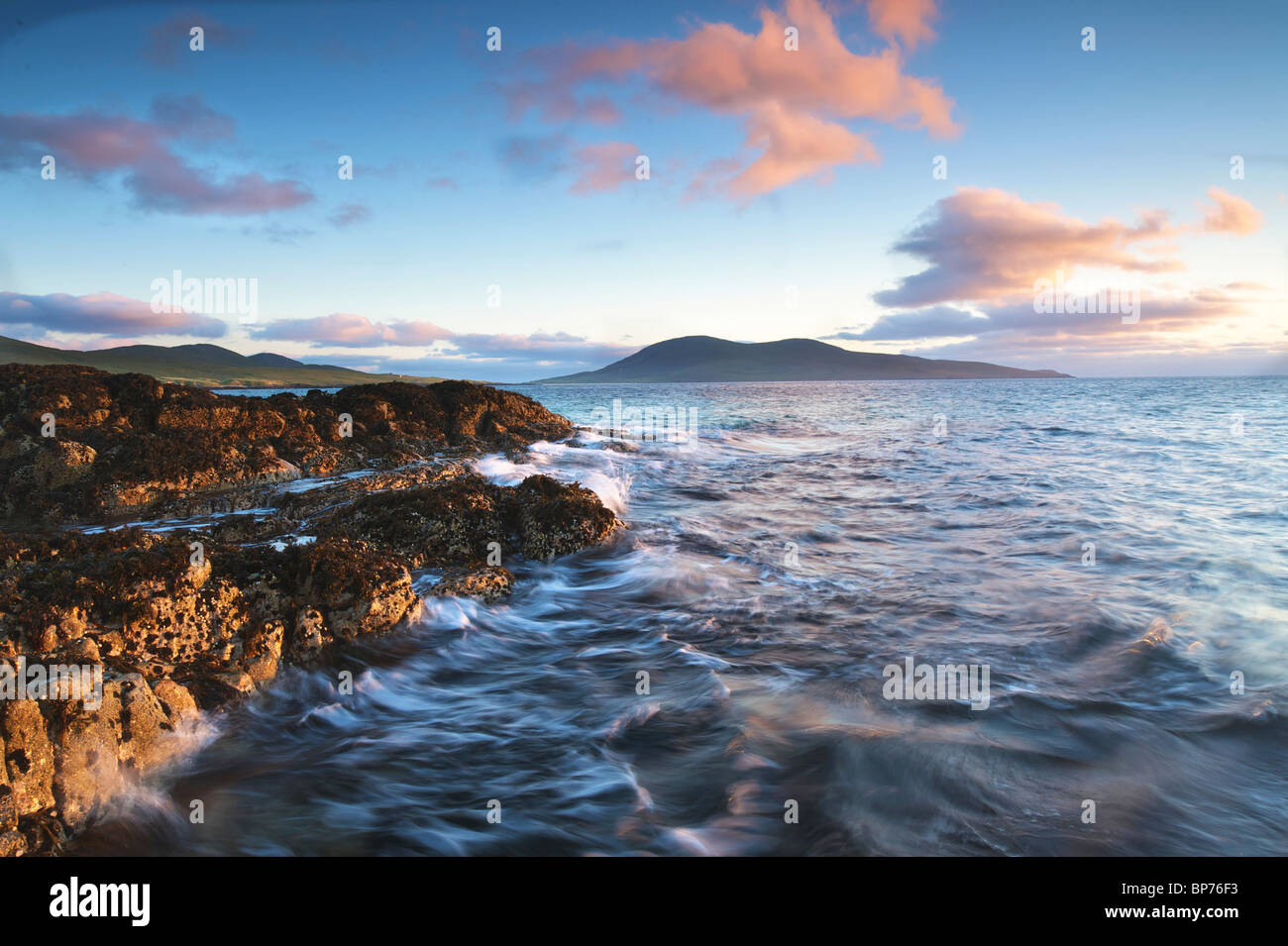 Ziegen Toe Northton Insel Harris äußeren Hebredies Schottland Sonnenuntergang Landschaft Meer Scape Bewegung Stockfoto