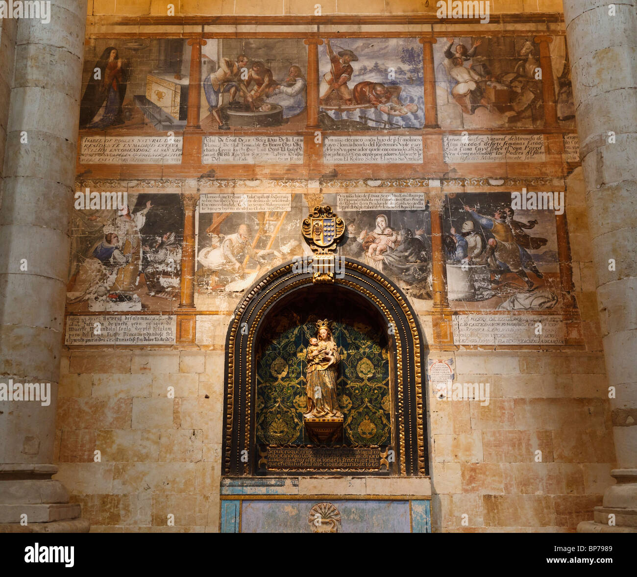 Salamanca, Provinz Salamanca, Spanien. Gemälde über dem Altar der Santa María la Blanca in der alten Kathedrale. Stockfoto