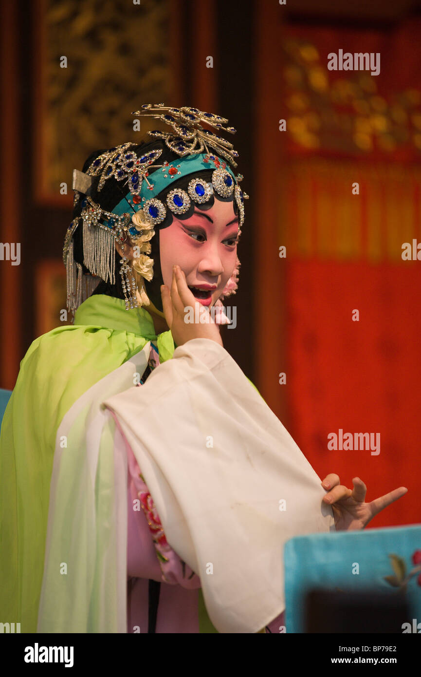 China, Zhouzhuang. Chinesischer Schauspieler im Spiel. Stockfoto