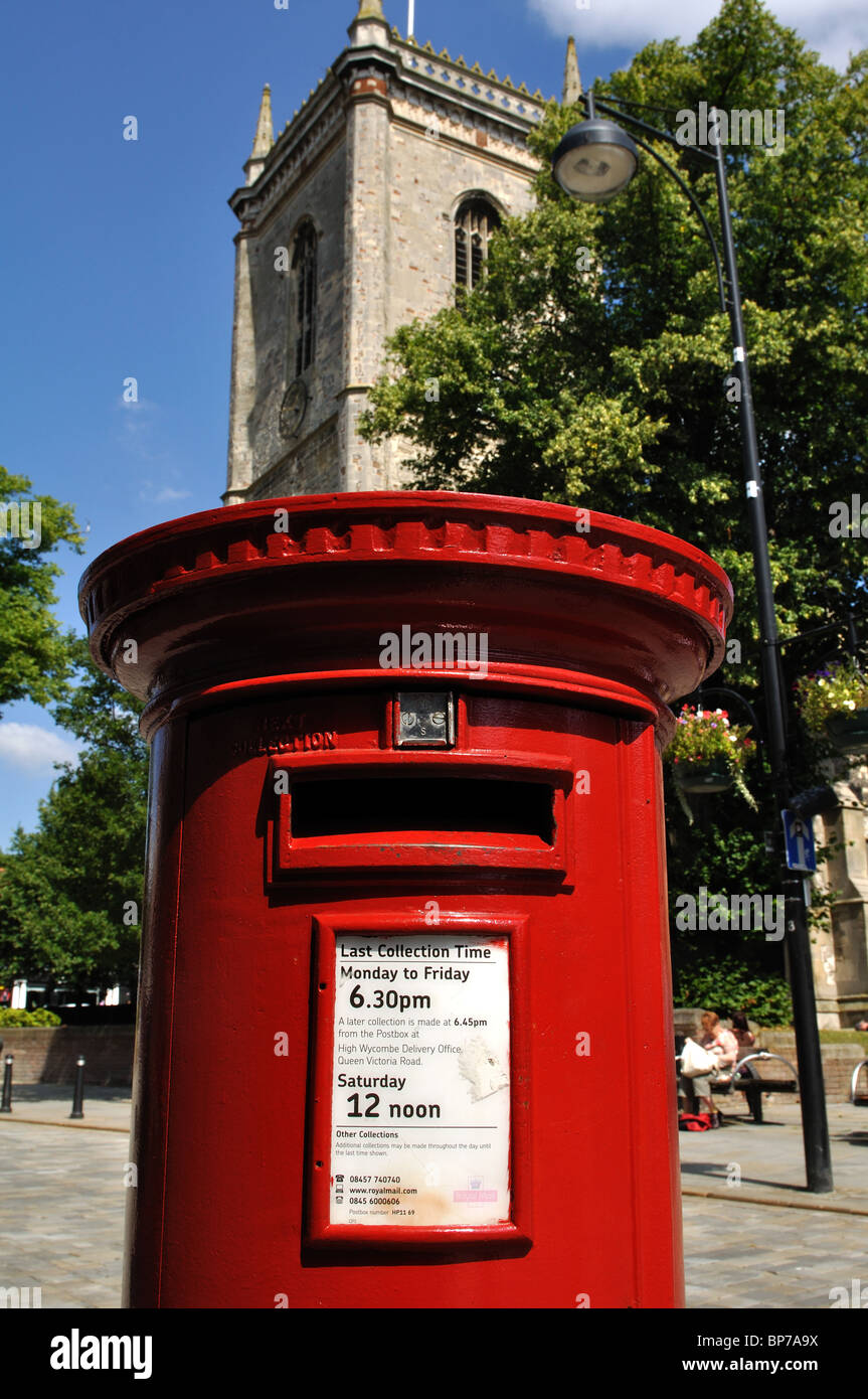 Briefkasten vor All Saints Church, High Wycombe, Buckinghamshire, England, UK Stockfoto