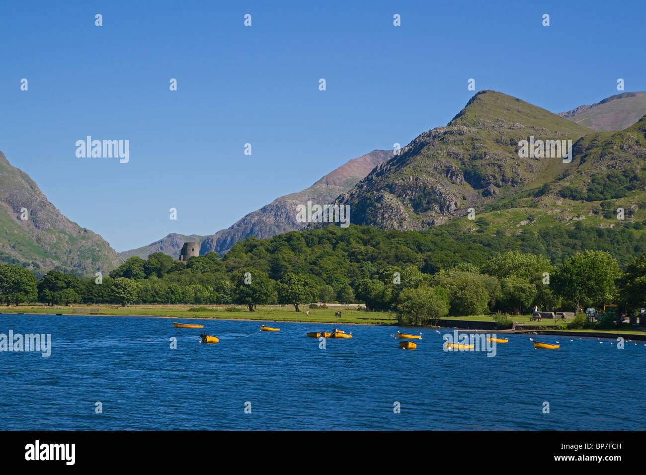 Llanberis, Llyn Padarn, Dolbadarn Burg, Snowdonia, North Wales, UK Stockfoto