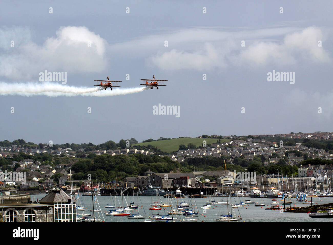 Breitling Flügel Wanderer Anzeigen über Plymouth Sound während der 2010 Plymouth Air Show Stockfoto