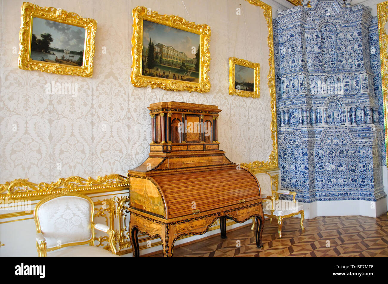 Das kleine weiße Esszimmer, der Katharinenpalast, Puschkin, Sankt Petersburg, Nordwest-Region, Russland Stockfoto