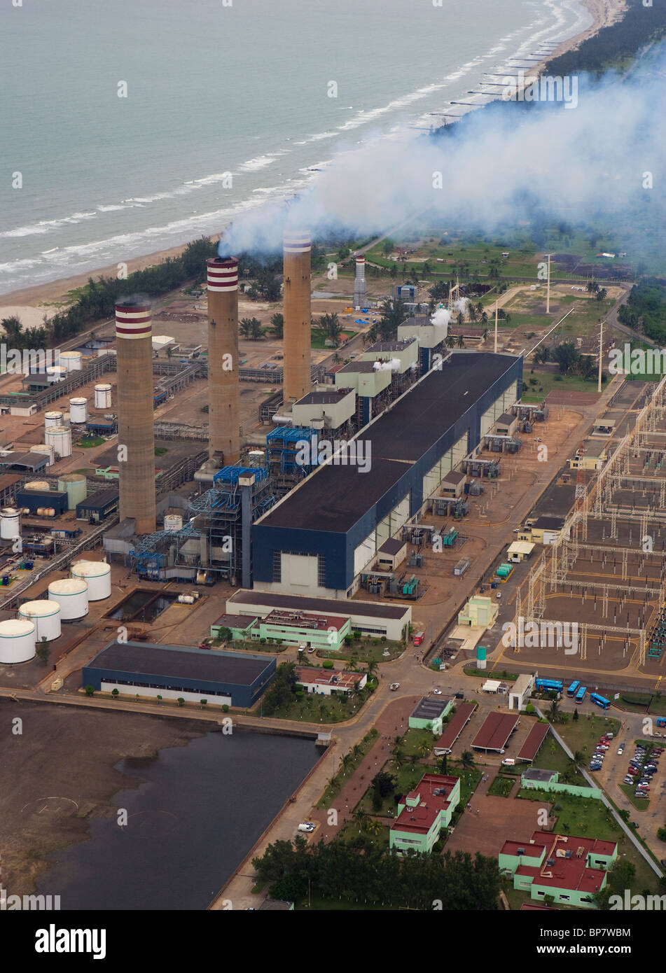 Luftaufnahme über Schornsteine Stromerzeugung Werk nordöstlichen Mexiko Stockfoto