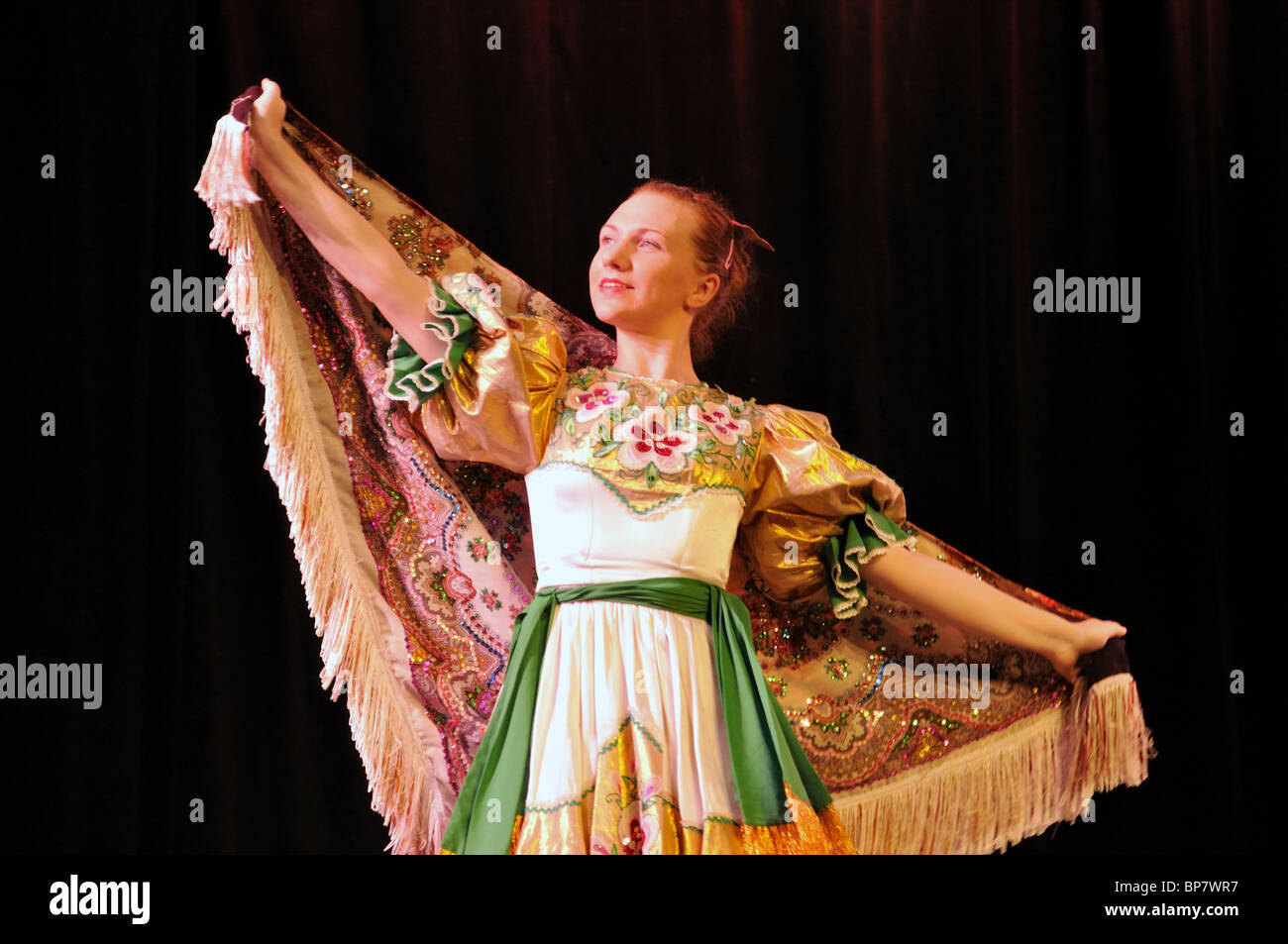 Russische Folklore Tänzerin, Sankt Petersburg, Nordwest-Region, Russland Stockfoto