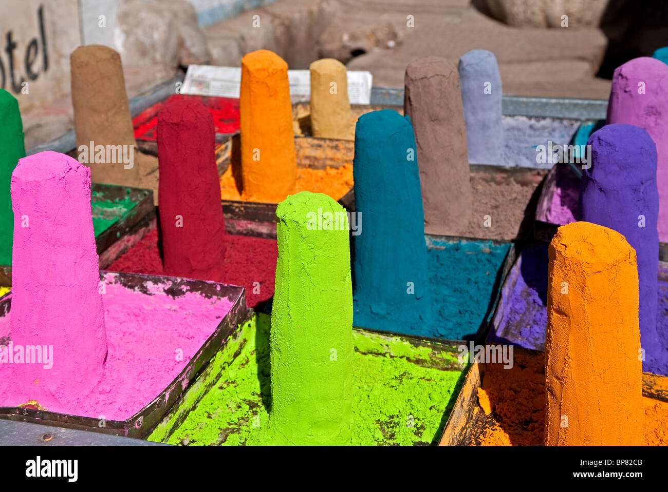 Farbstoffe Pulver. Pushkar Basar. Rajasthan. Indien Stockfoto