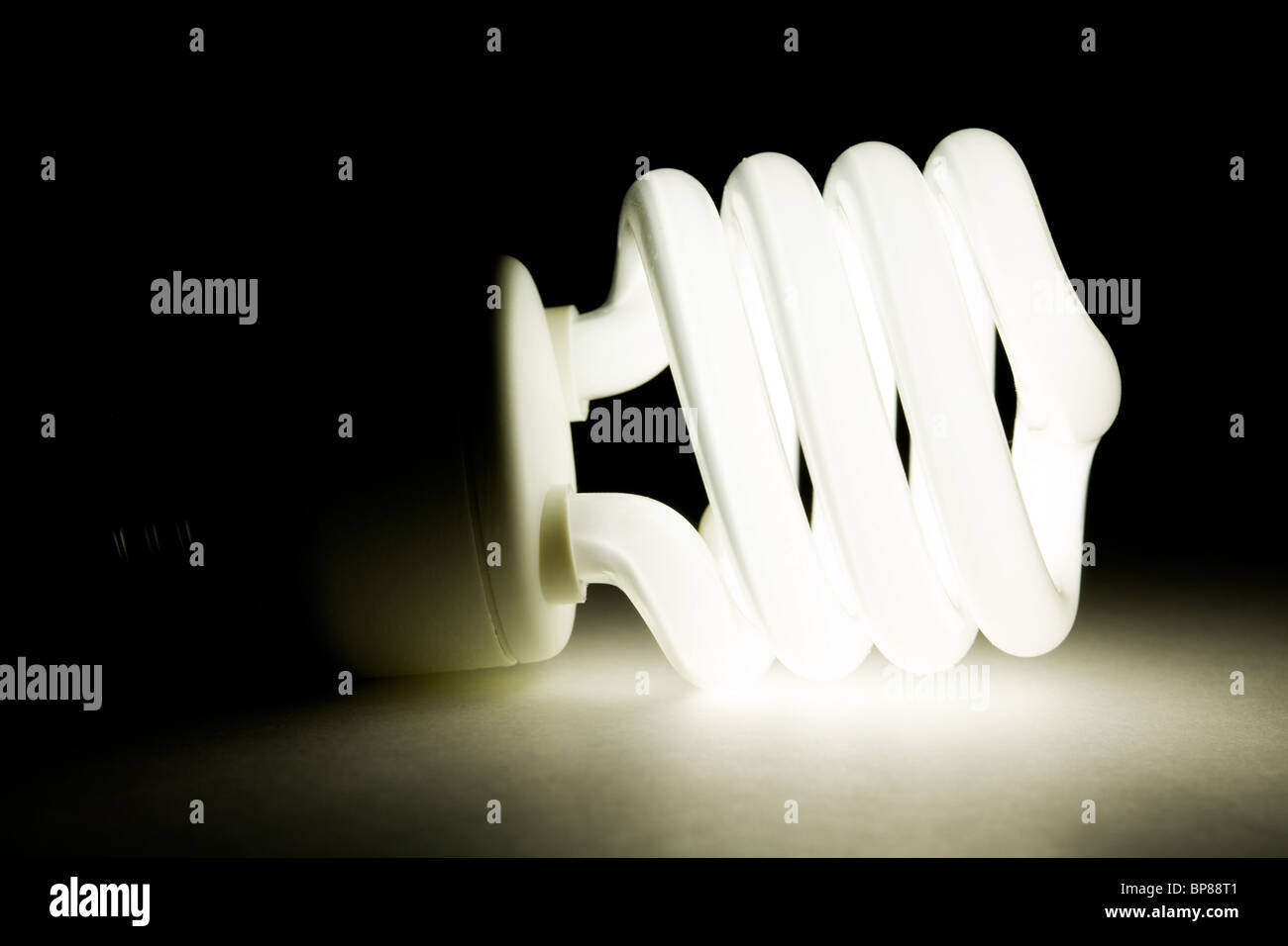Kompakte Leuchtstoff Glühlampe Bungalow bis Stockfoto