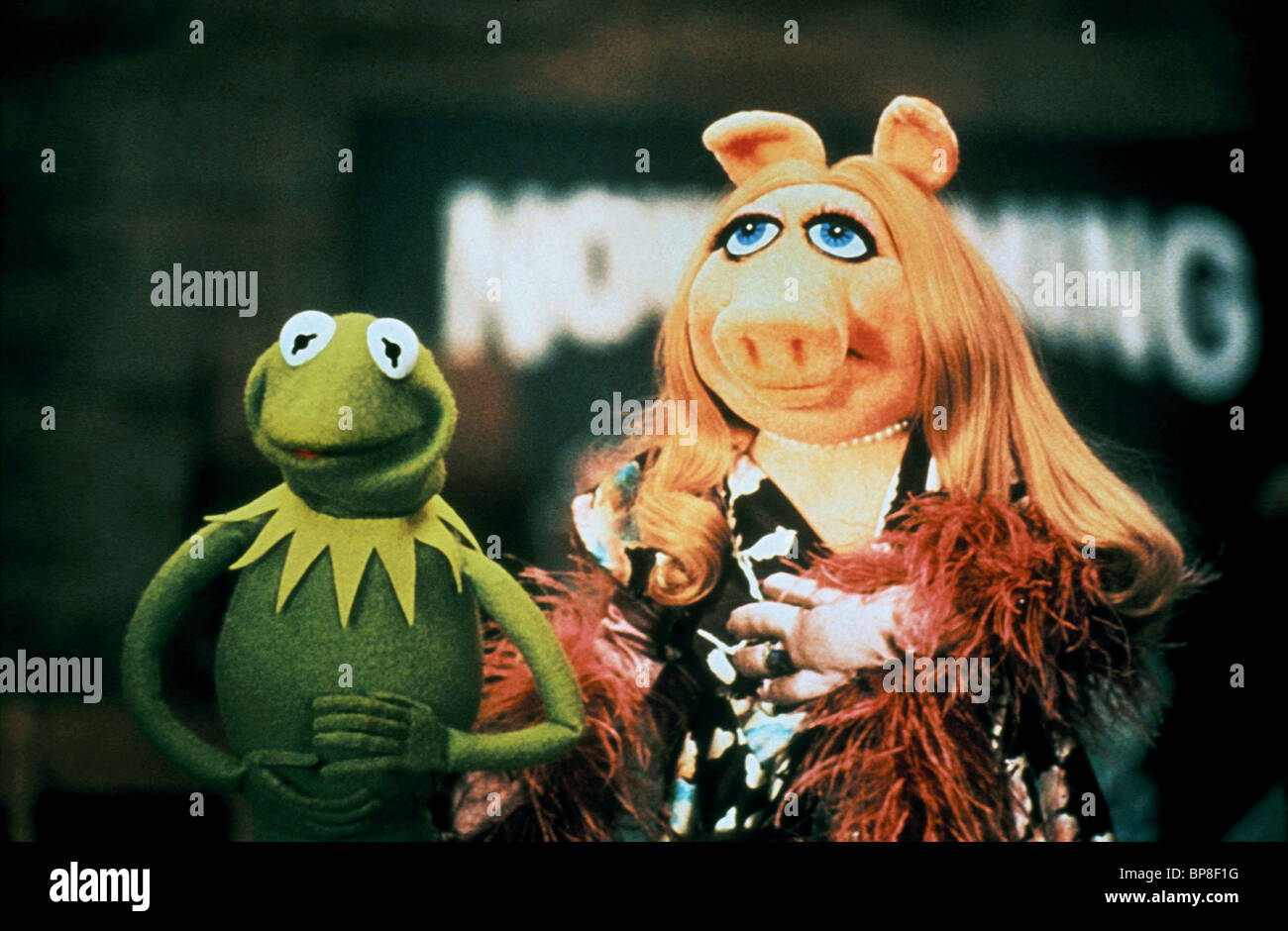 KERMIT DER FROSCH & MISS PIGGY IN DER MUPPET SHOW (1976 Stockfoto, Bild 30920220 Alamy