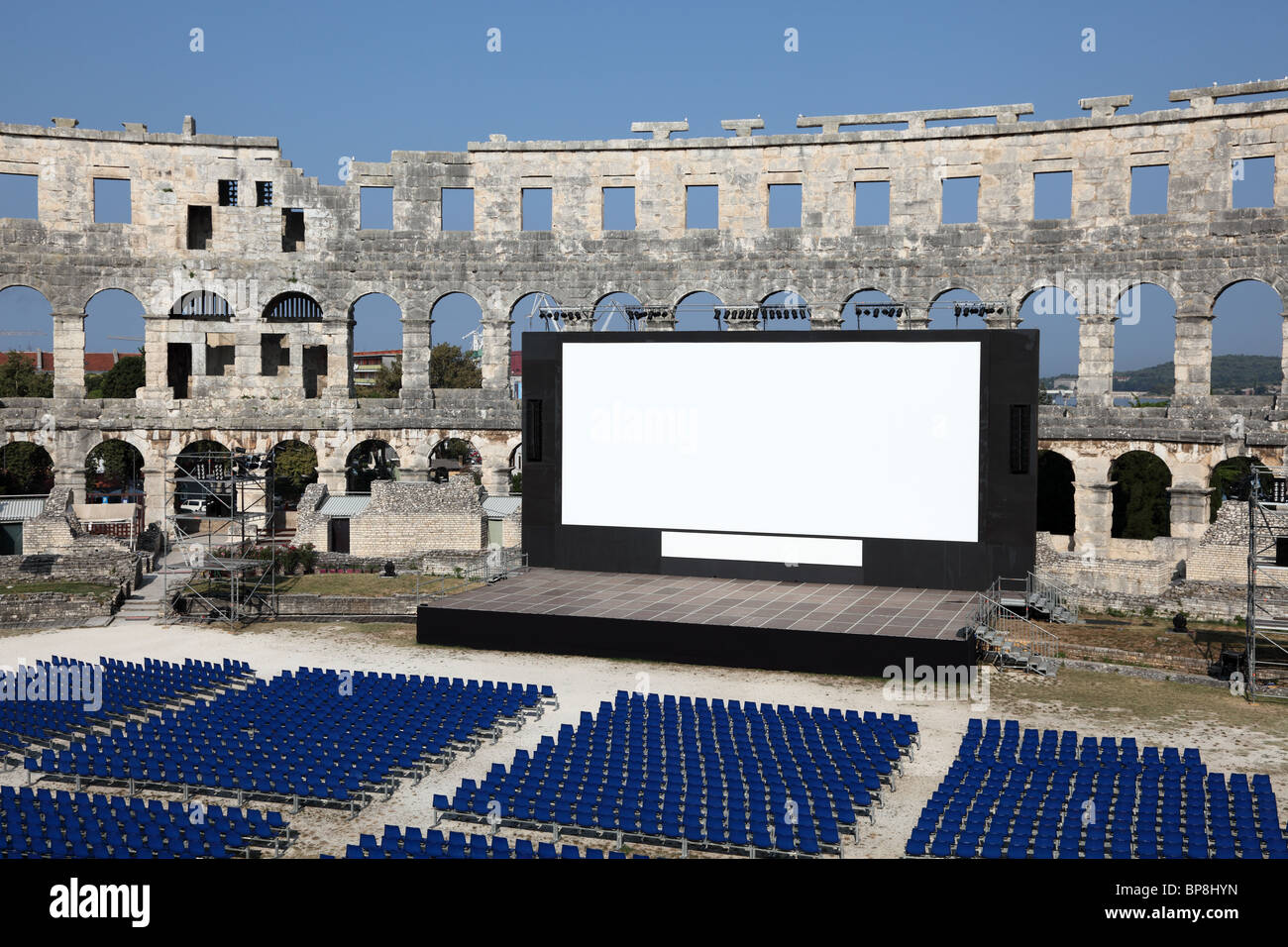 Open Air Kino in der alten römischen Amphitheater (Arena) von Pula, Kroatien Stockfoto