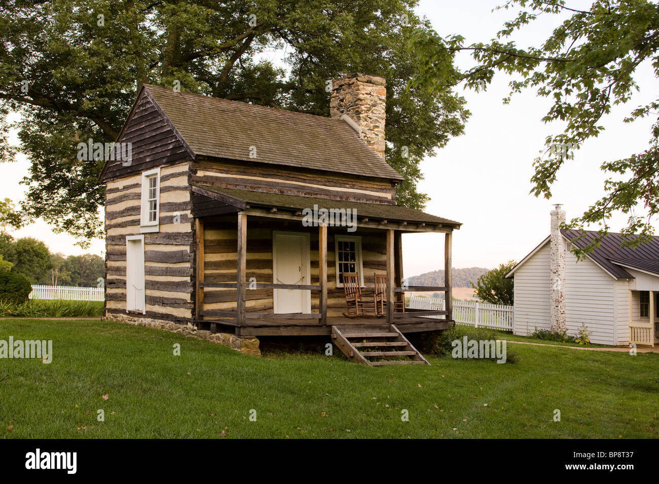 Traditionelle amerikanische Kolonialzeit Blockhaus - Virginia USA Stockfoto