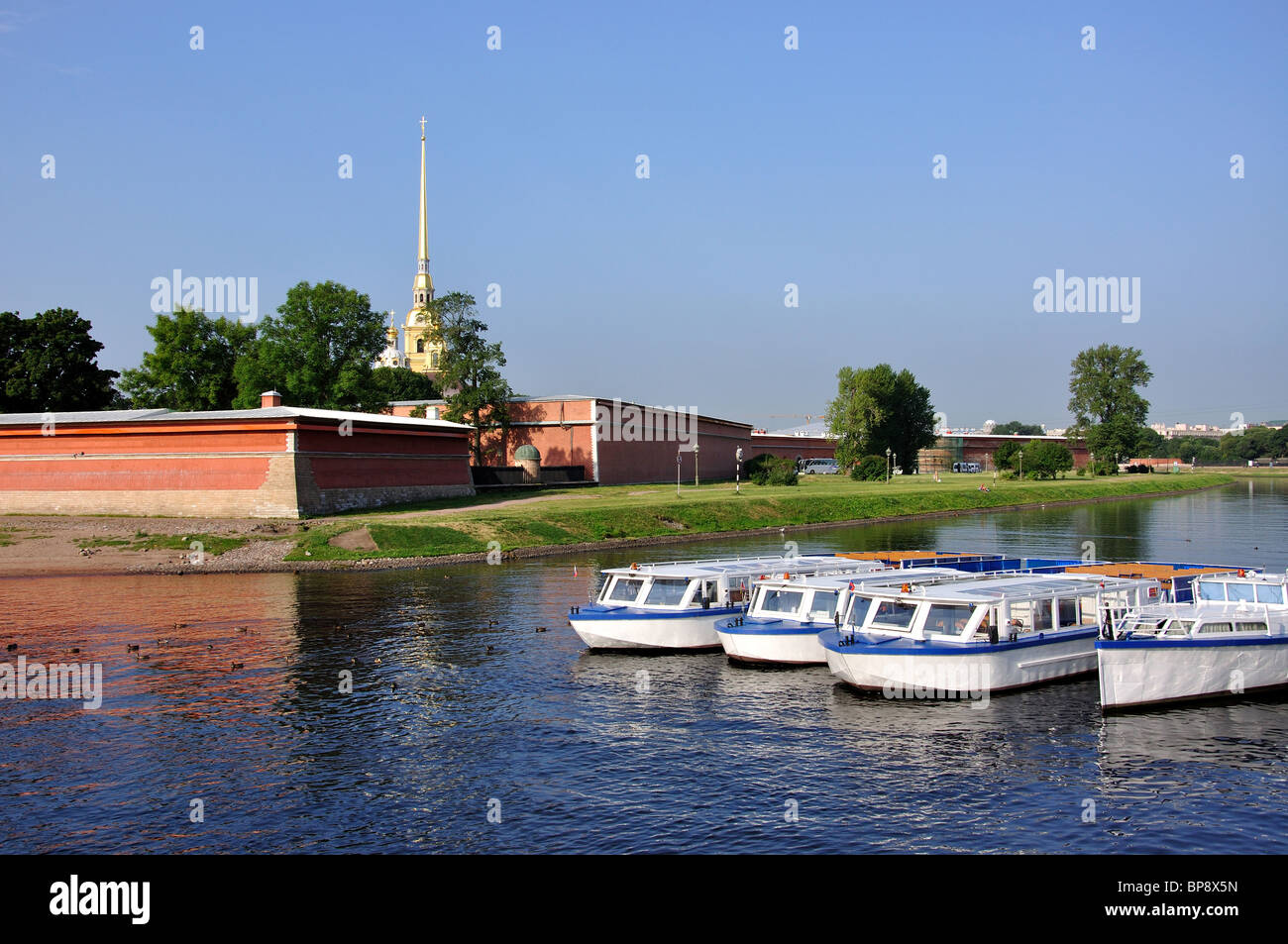 Fluss rund um Peter und Paul Fortress, Zayachy Insel, Sankt Petersburg, nordwestlichen Region, Russland Stockfoto