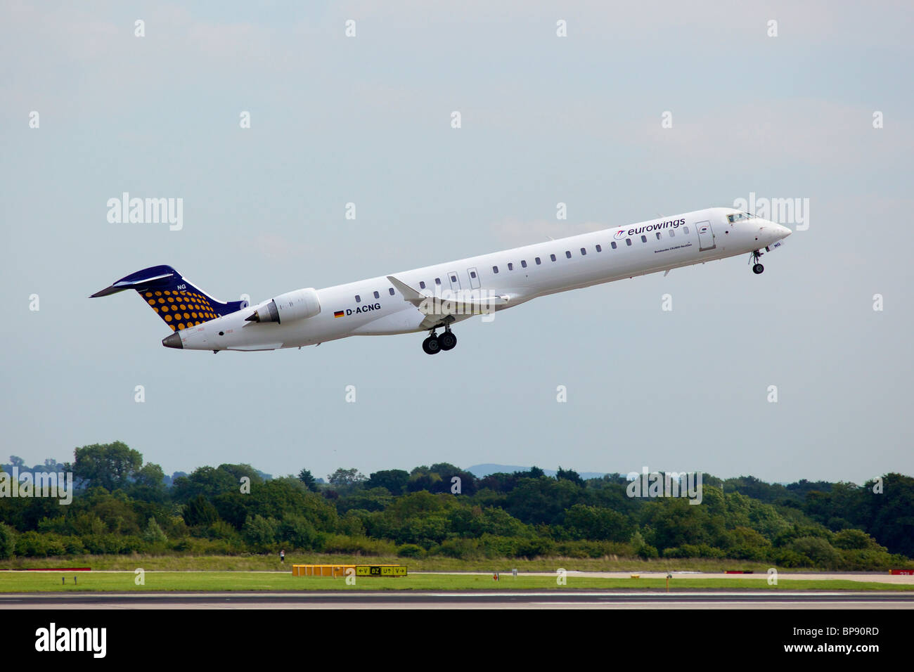 Flugzeuge Flugzeug Jet Flugzeug Manchester Flughafen Jetliner Bombardier CRJ900 Eurowings Stockfoto