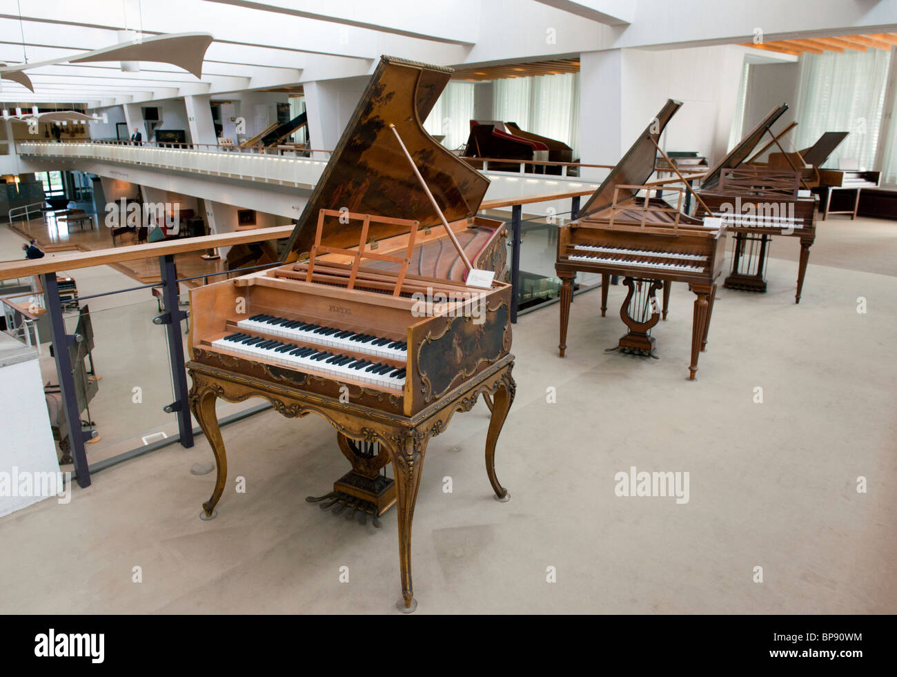 Zimbal auf dem Display an Musikinstrumenten Museum oder Museum für Musikinstrumente in Mitte Berlin Deutschland Stockfoto
