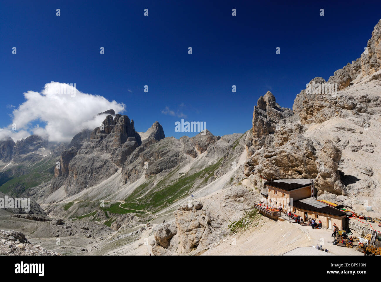 Grasleitenpass Talebene Vajolet Türme Vajolet Hütte und König Laurin Felswand, Rosengarten Gruppe, Dolomiten, Trentin Stockfoto