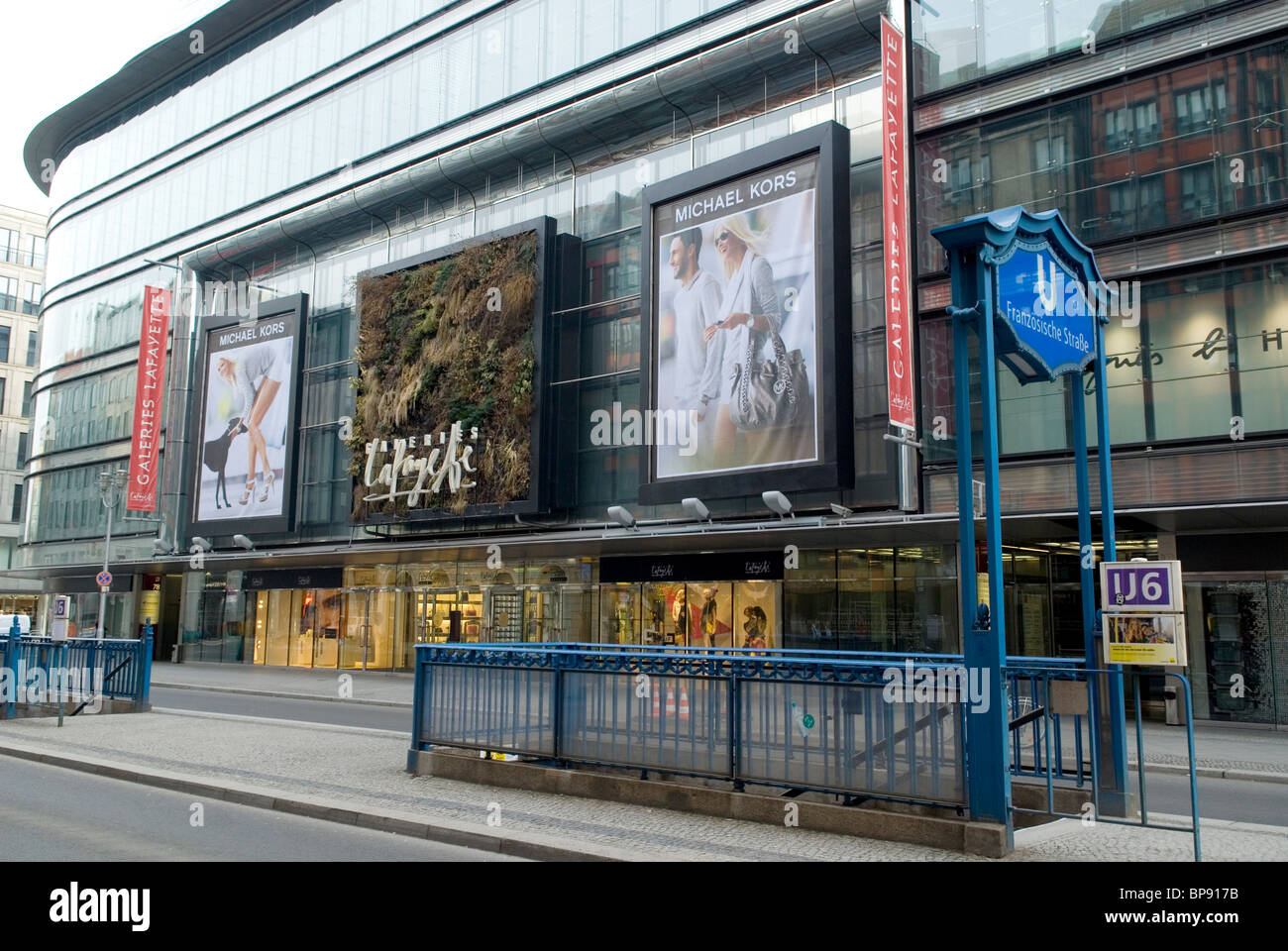 Galeris Lafayette Einkaufszentrum Aufbau außen Berlin City Deutschland Europa Stockfoto