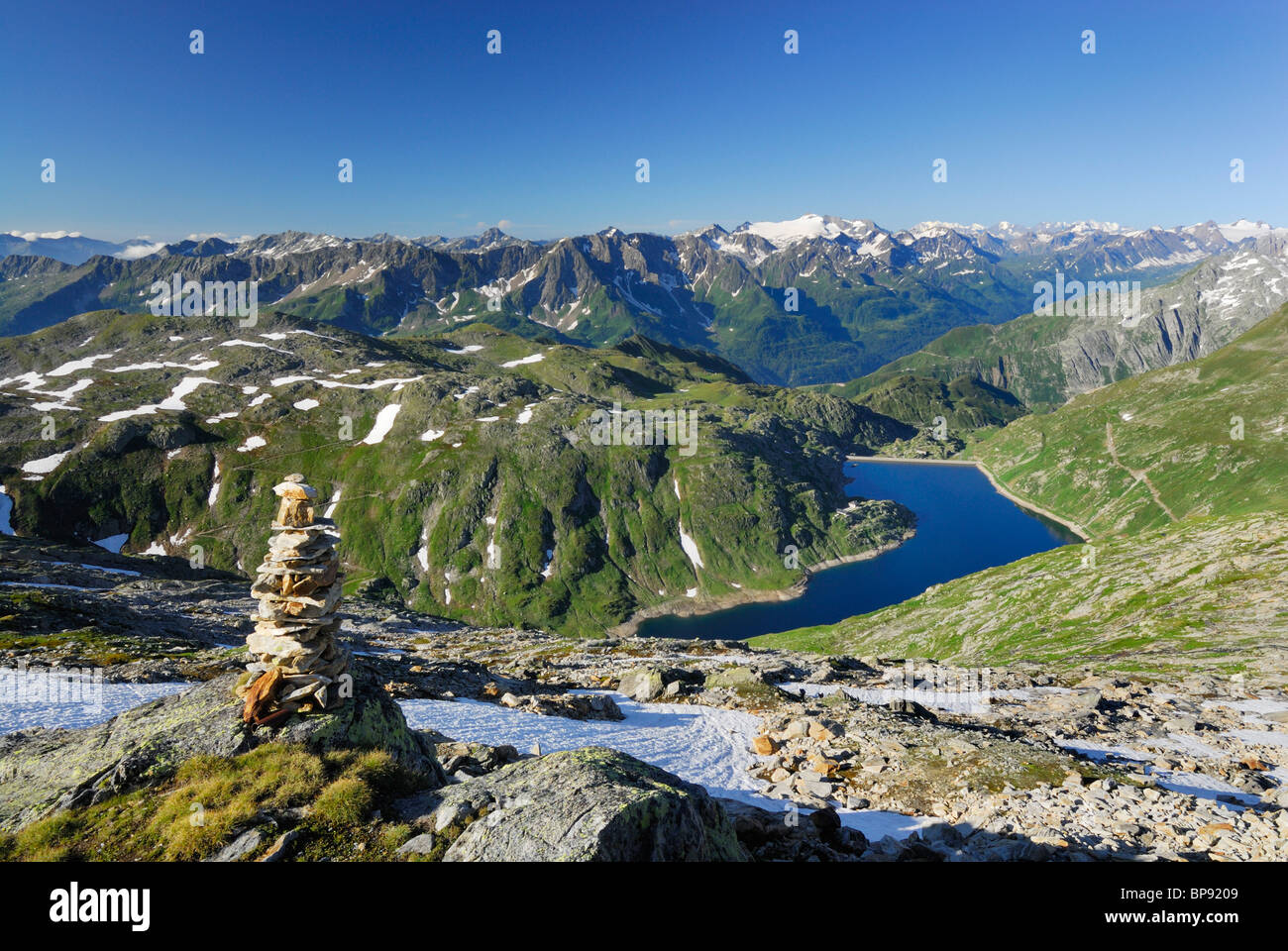 Cairn oberhalb Stausee Lago della Sella, Gotthard Palette, Kanton Tessin, Schweiz Stockfoto