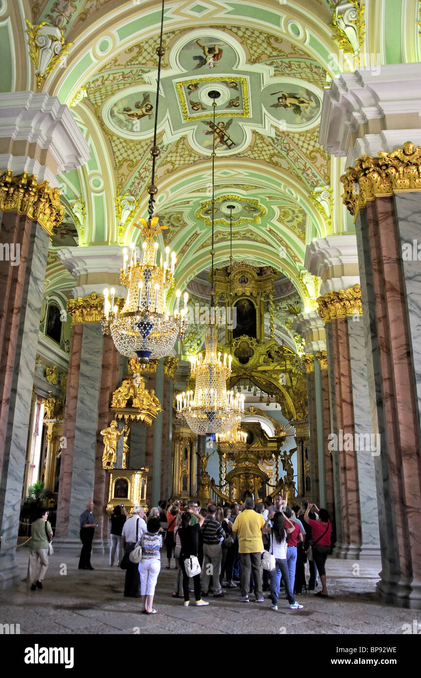 Inneren Mosaiken und Kronleuchtern, die Kathedrale St. Peter und Paul, Zayachy Insel, Sankt Petersburg, Russland Stockfoto