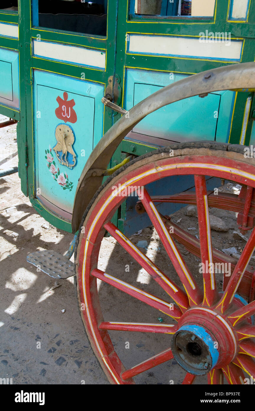 Myanmar Birma Pferd Wagen Alte Britische Koloniale Architektur Pyin