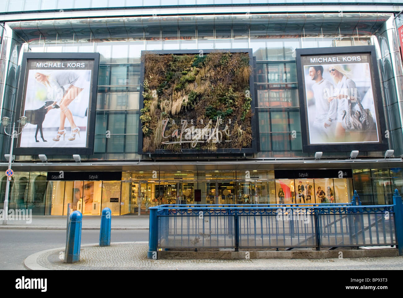 Galeris Lafayette Einkaufszentrum Aufbau außen Berlin City Deutschland Europa Stockfoto