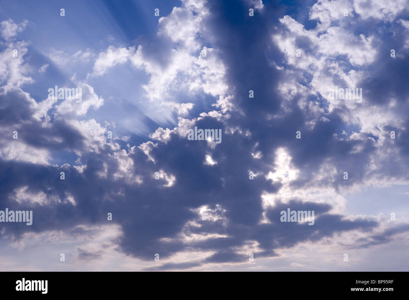 Sonne und Wolken Stockfoto