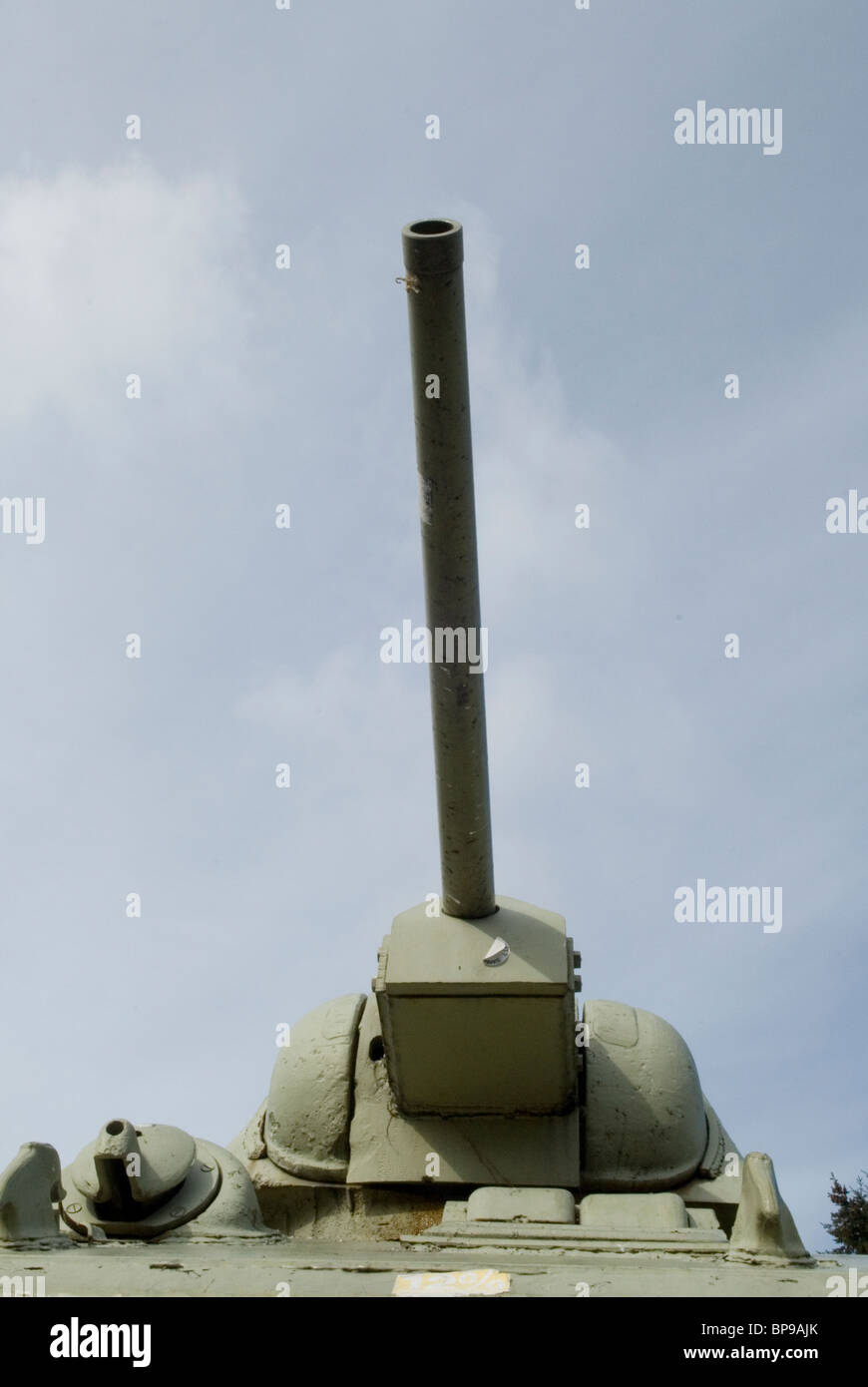 Tank auf dem Display an das Sowjetische Ehrenmal Tiergarten Berlin Deutschland Stockfoto