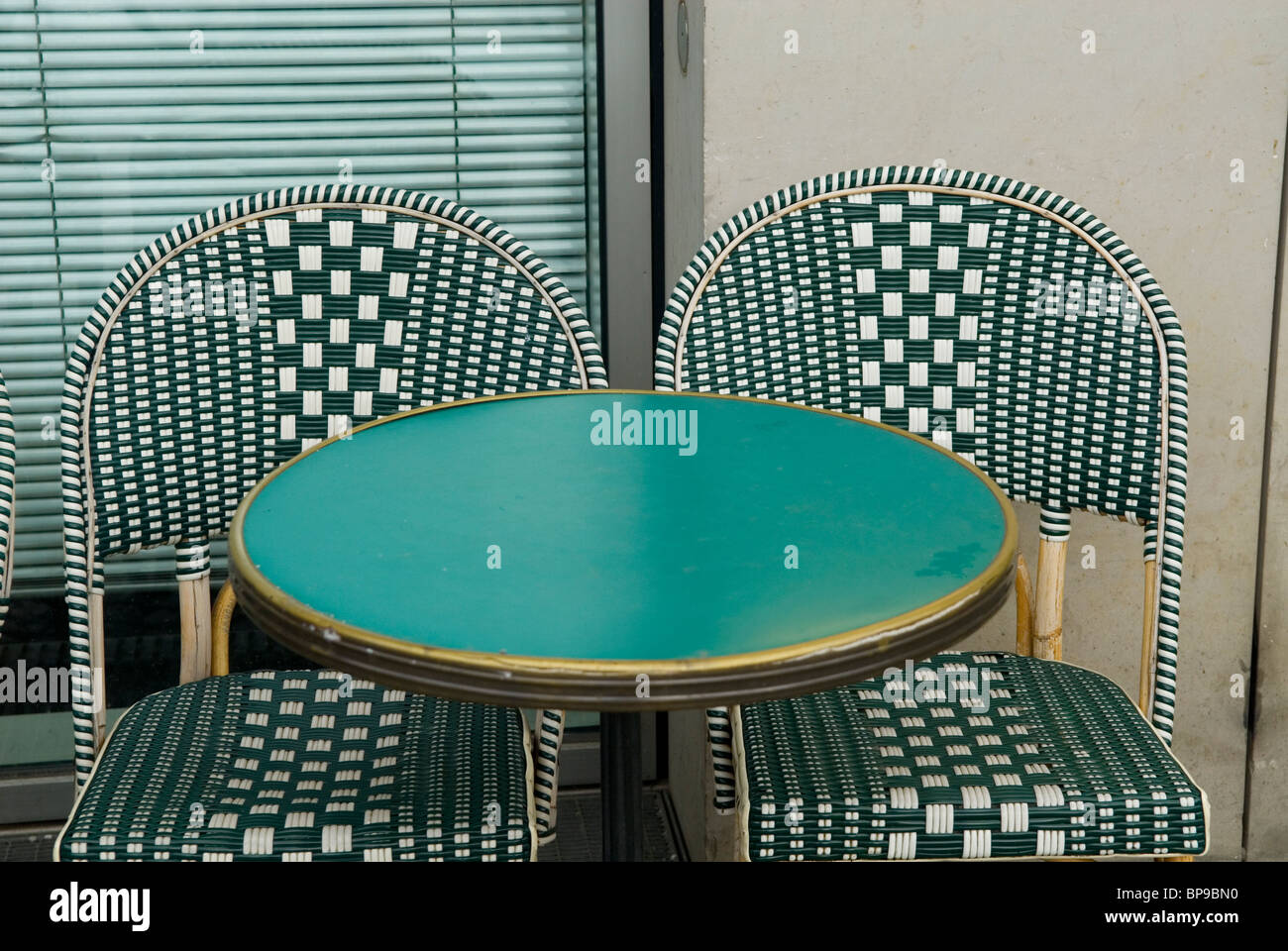 Grüner Stuhl und Tisch Stadt Berlin Deutschland Europa Stockfoto