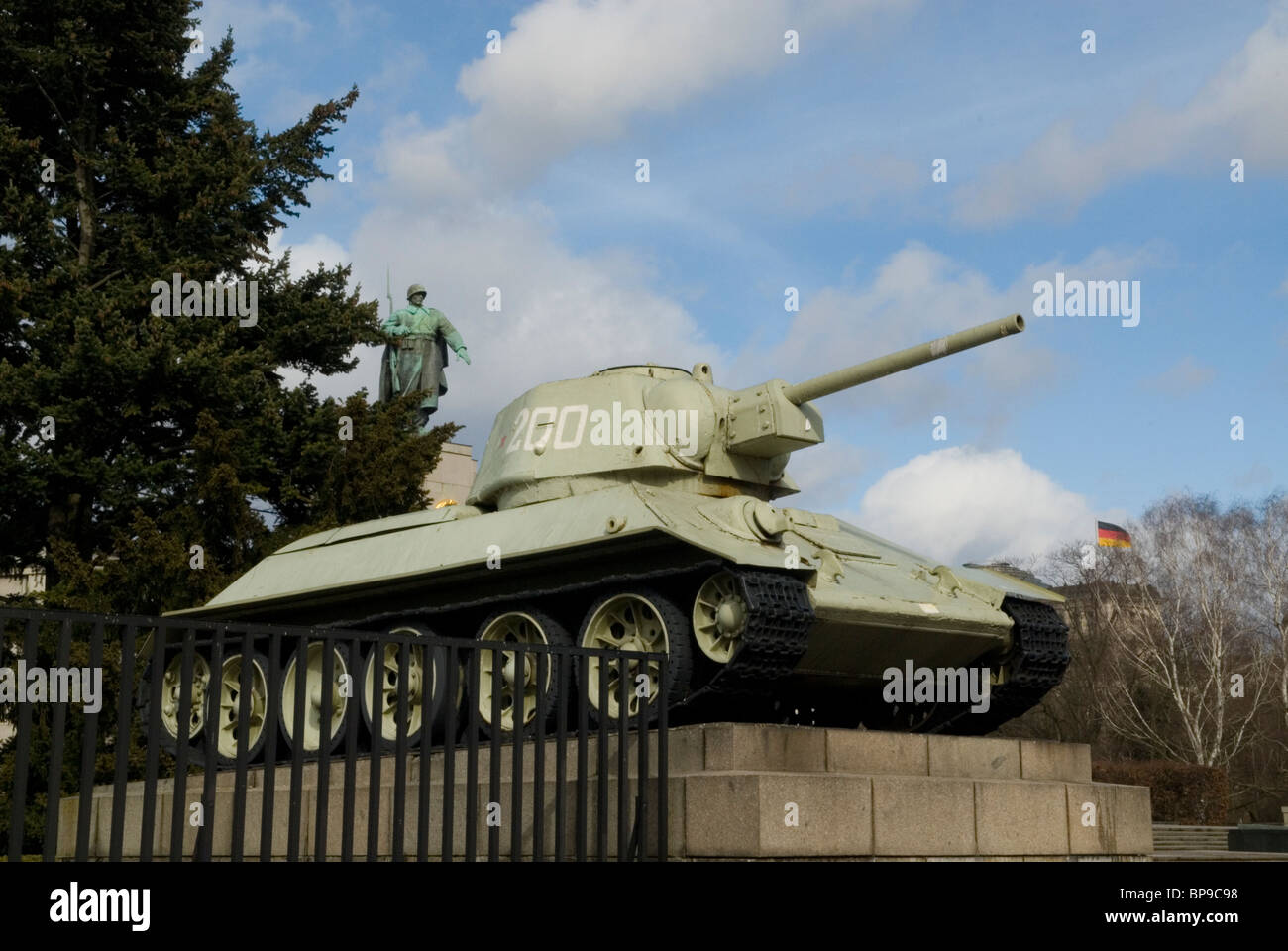 Tank im th sowjetischen Krieg Memorial Tiergarten Berlin Deutschland Stockfoto