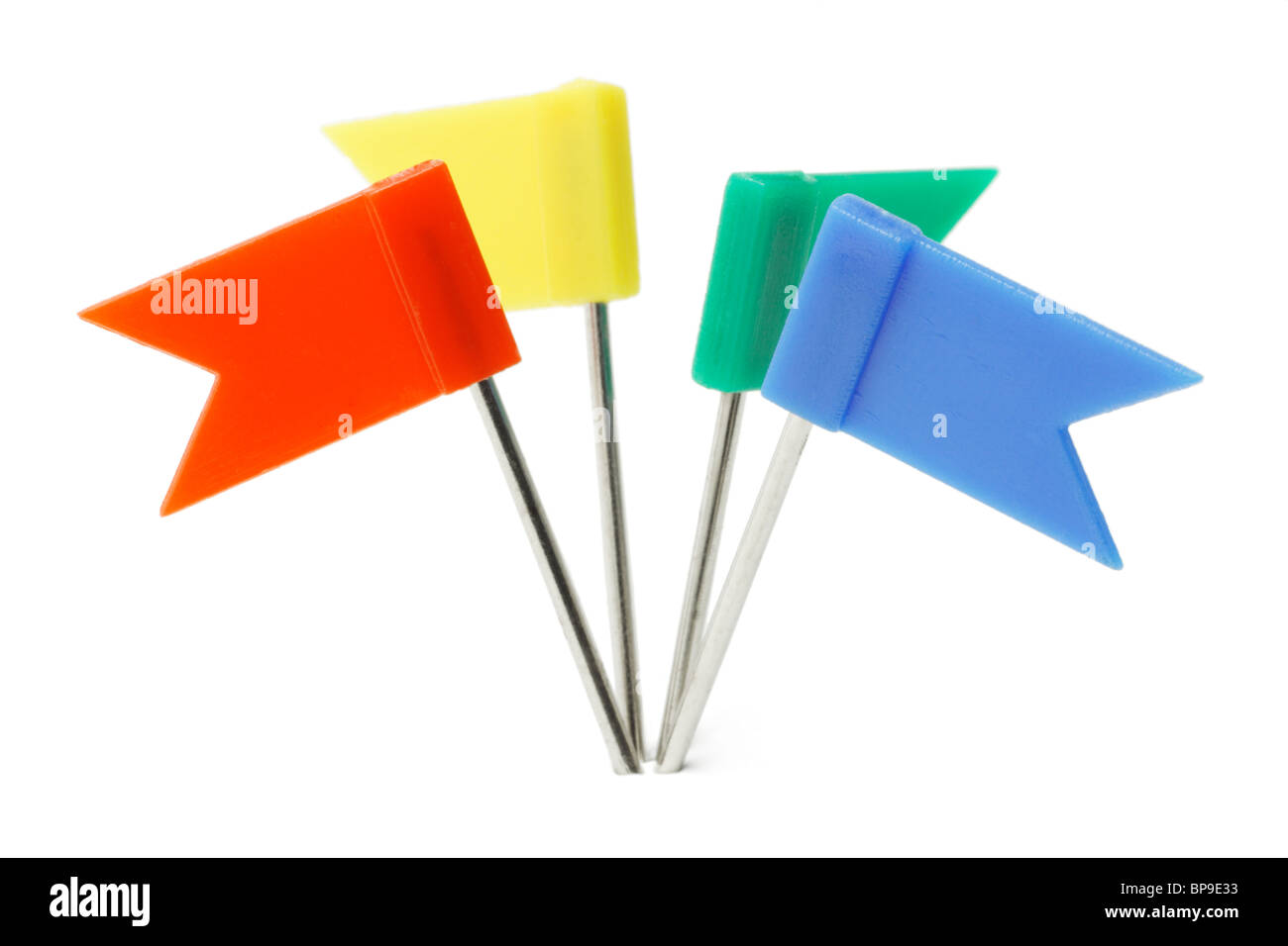 Multicolor Kunststoff Flagge Pins auf weißem Hintergrund Stockfoto