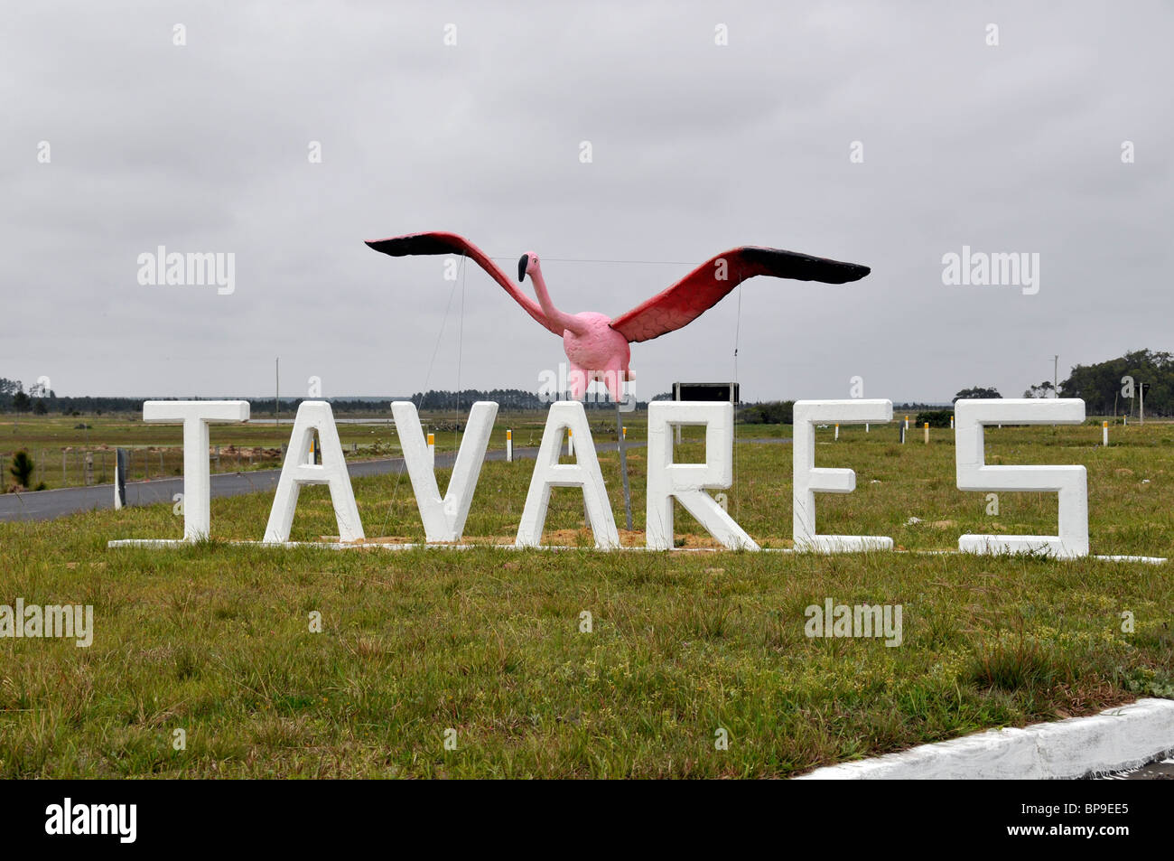 Portal am Eingang der Stadt Tavares, Rio Grande do Sul, Brasilien Stockfoto