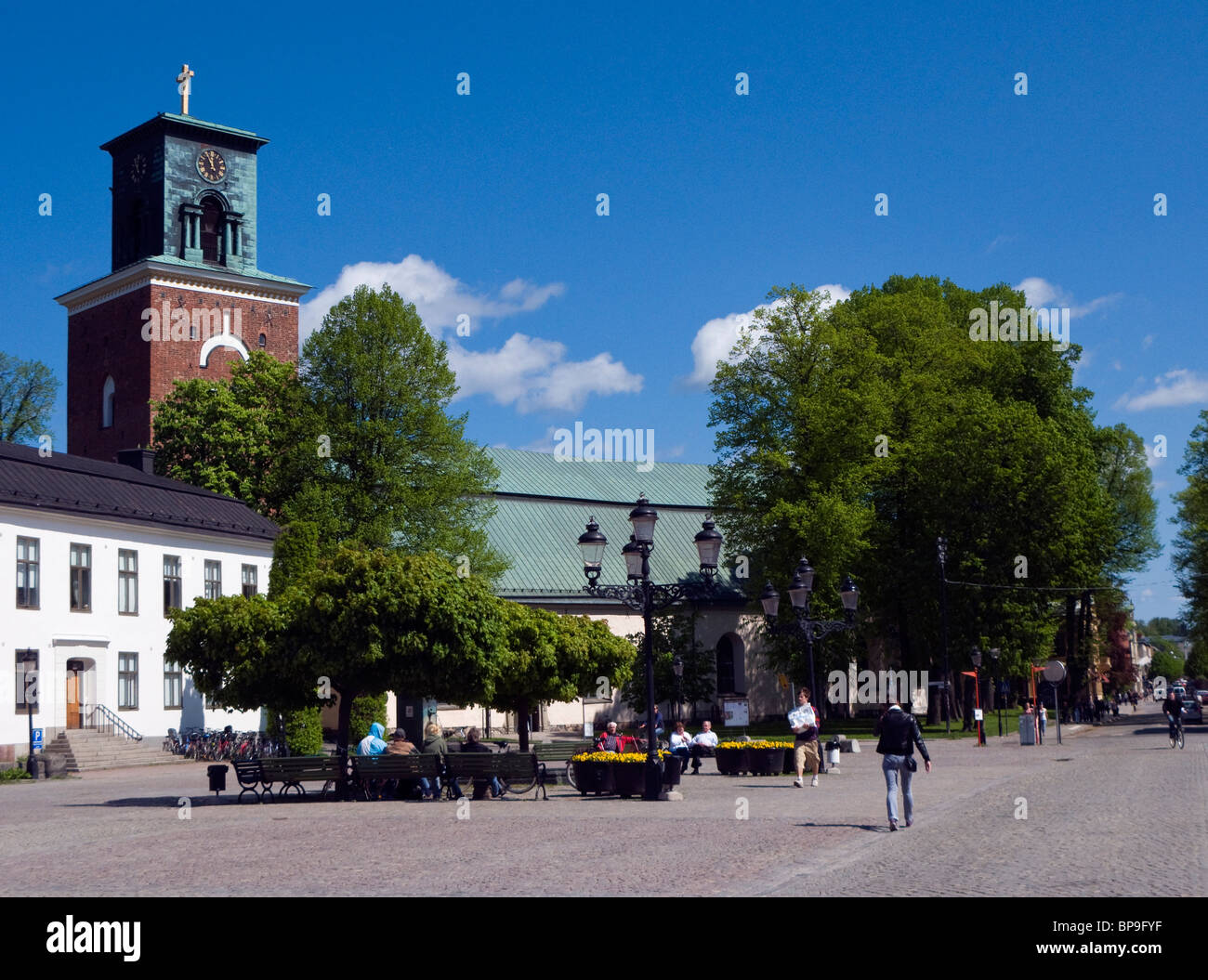 "Stora Torget" - dem großen Platz, mitten in Nyköping, Schweden. Tne Kirche von s: t Nicolai in den Rücken. Stockfoto