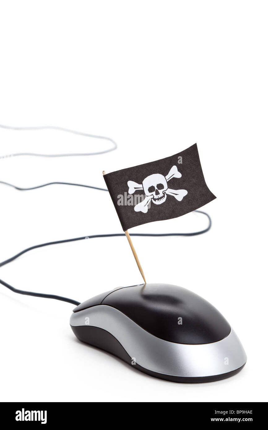 Piraten Sie-Flagge und Computer-Maus, Konzept der Computer-Hacker Stockfoto
