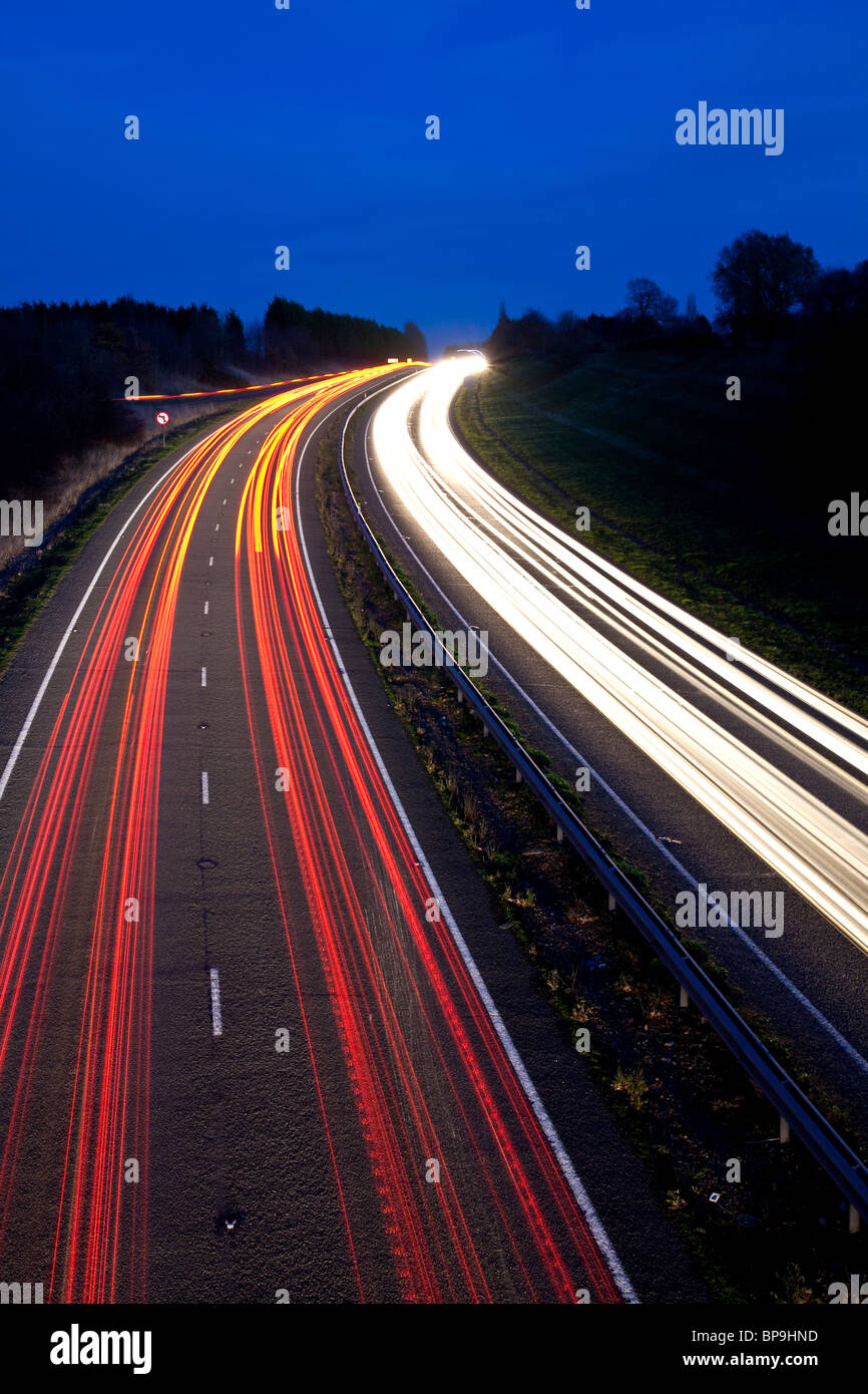 Verkehr-Wanderwege über die A47 in der Nähe von Blofield in Norfolk Stockfoto