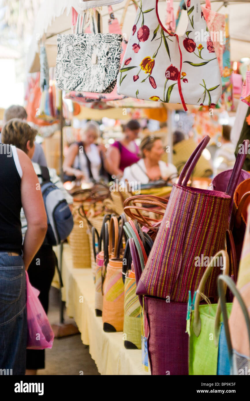 place-des-lices-market-st-tropez-fotos-und-bildmaterial-in-hoher