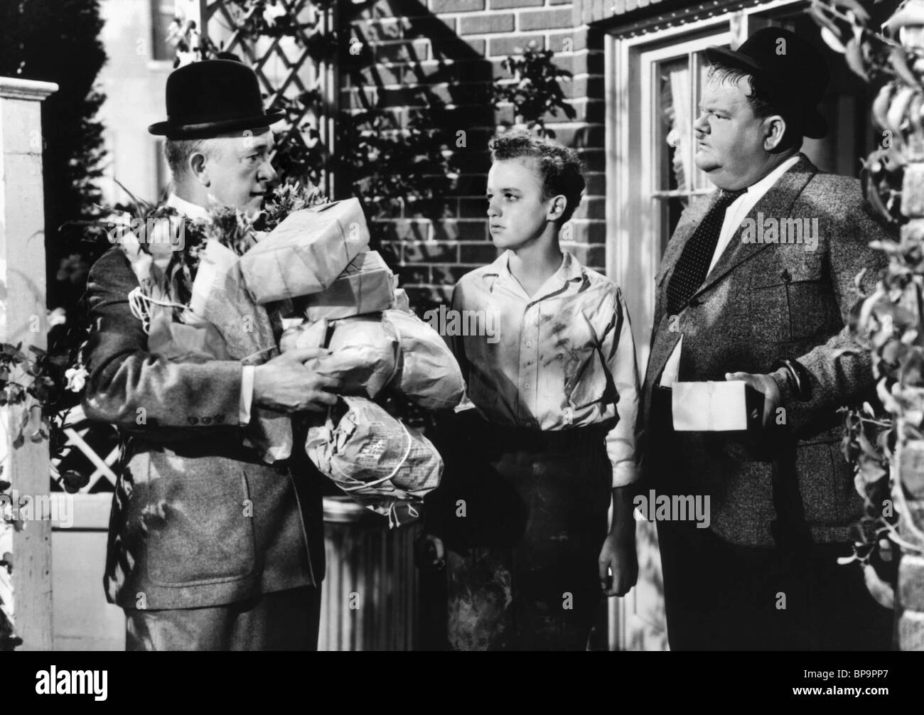 DAVID LELAND, Stan Laurel, Oliver Hardy, nichts aber Mühe, 1944 Stockfoto