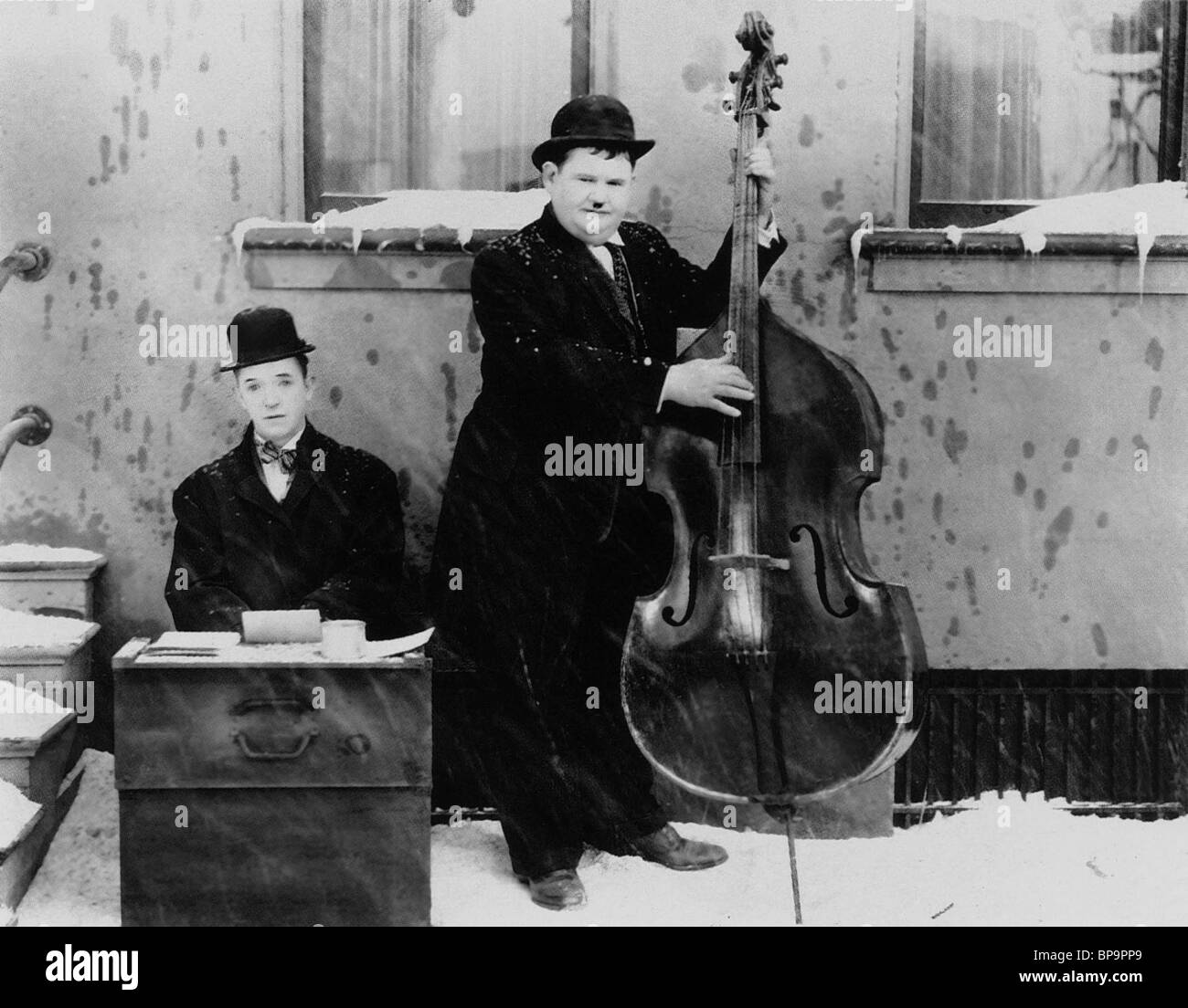 STAN LAUREL, Oliver Hardy, unter Null, 1930 Stockfoto