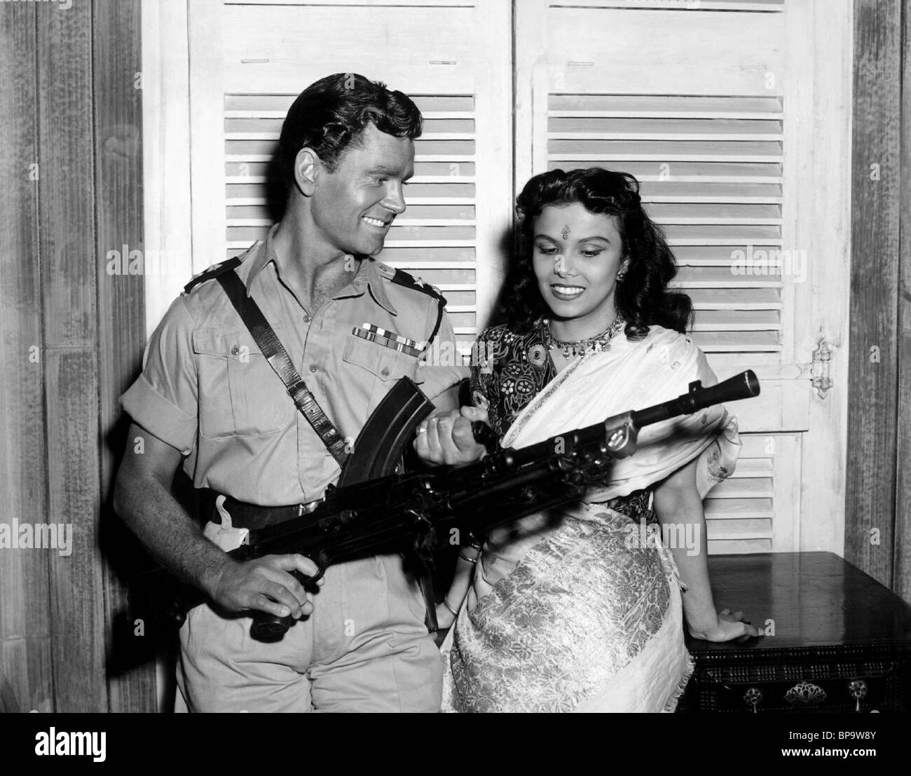 ANTHONY STEEL, MARIA BAILLIE, AUSSENPOSTEN IN MALAYA, 1952 Stockfoto