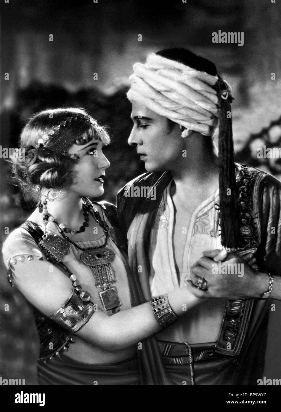 VILMA BANKY RUDOLPH VALENTINO, DER SOHN DES SCHEICHS (1926) Stockfoto