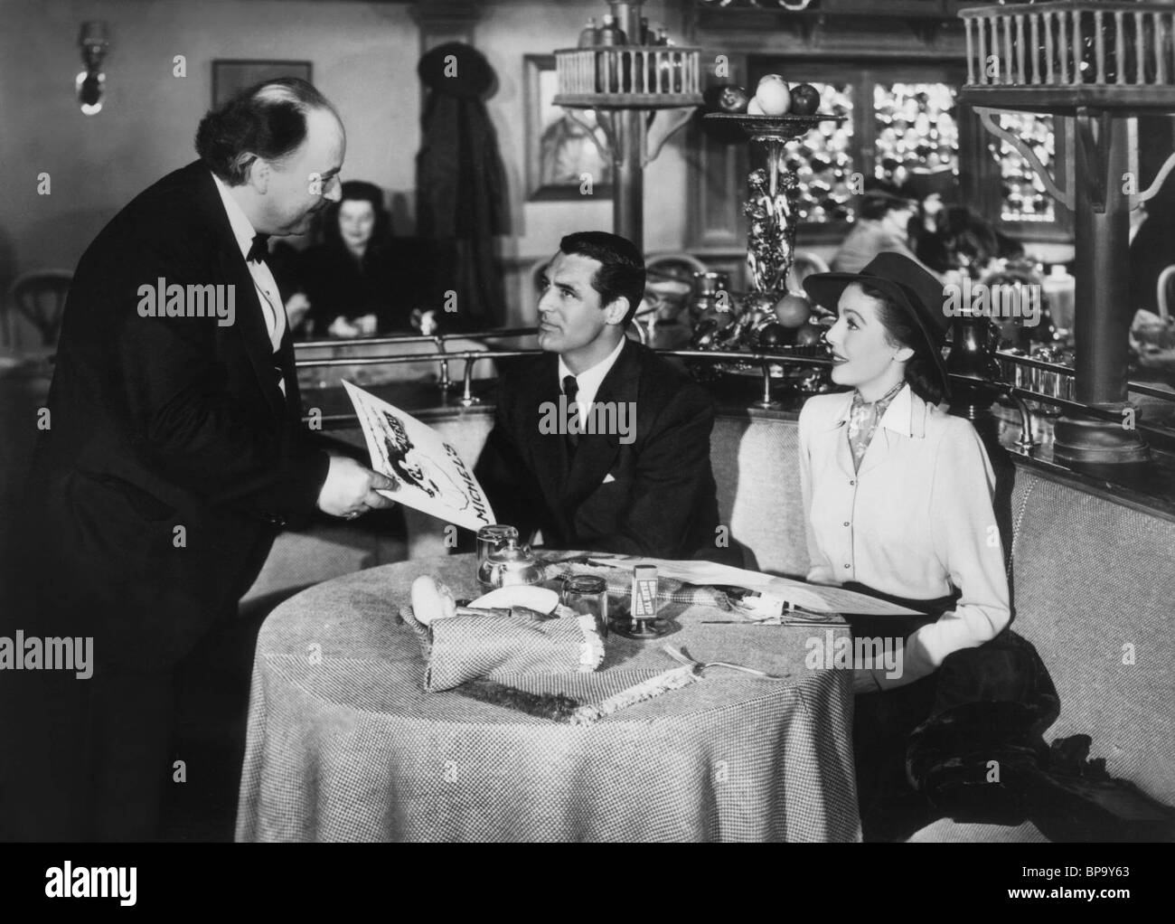 CARY GRANT, Loretta Young, DES BISCHOFS FRAU, 1947 Stockfoto
