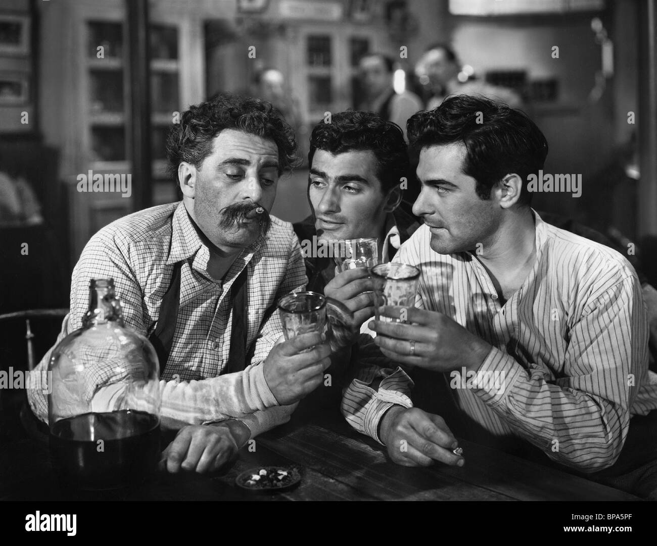 BONAR COLLEANO, CHARLES GOLDNER, SAM WANAMAKER, gib uns heute, 1949 Stockfoto