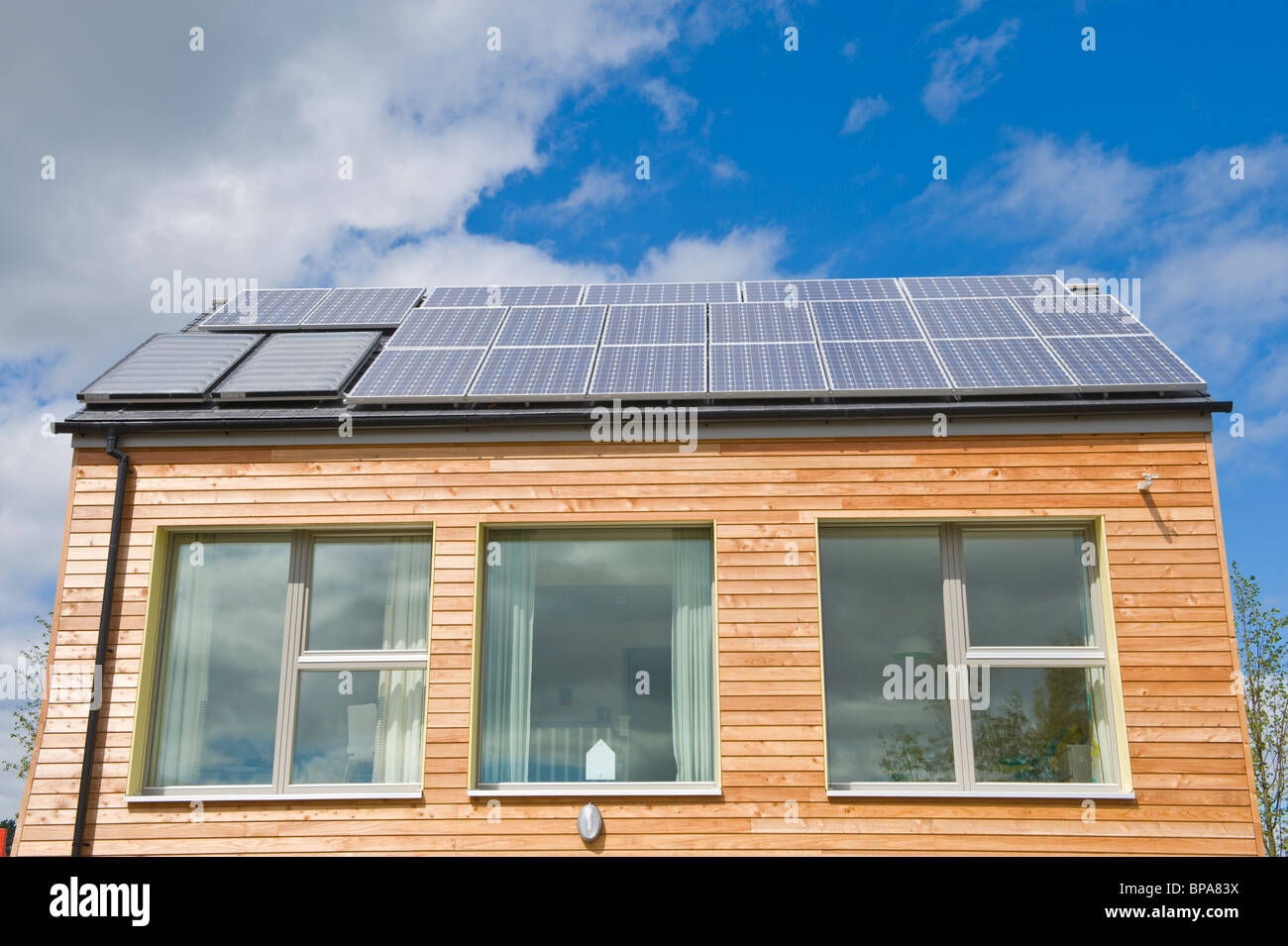 Holz verkleidet Null Kohlenstoff Passivhaus mit dreifach