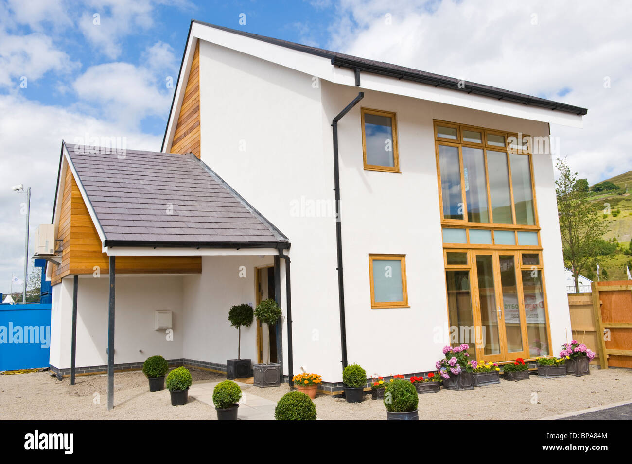 Energie effiziente umweltverträgliche Haus sehr isoliert mit dreifach verglaste Süd gerichteten Fenster im Königreich Stockfoto
