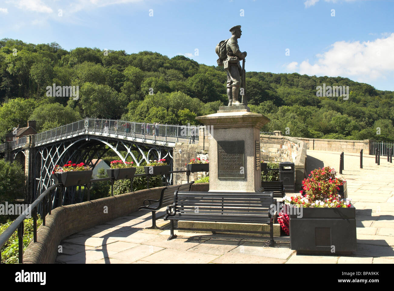Ironbridge Kriegerdenkmal - Ironbridge, Shropshire. Stockfoto