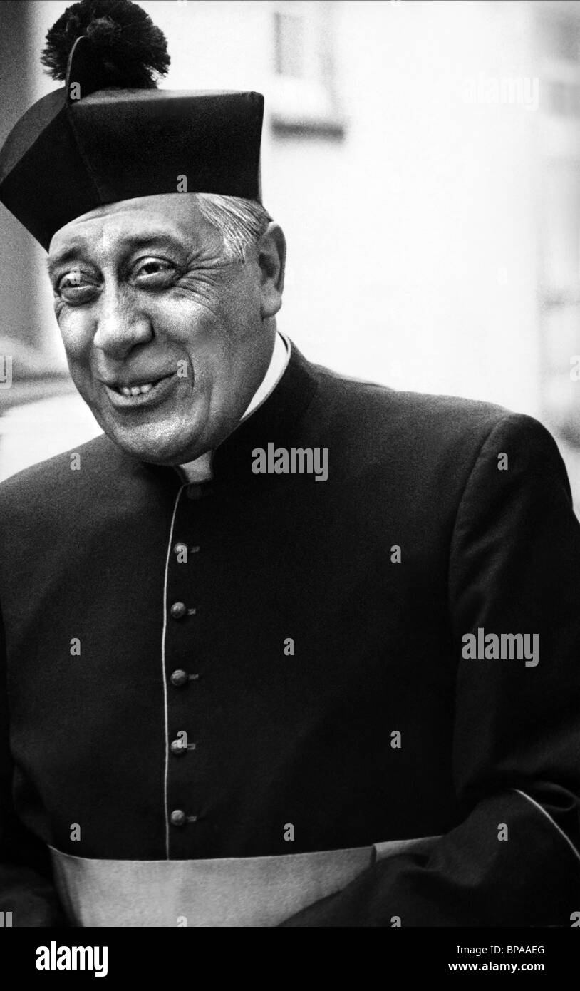 FERNANDEL DON CAMILLO MONSIGNORE MA NON TROPPO (1961 Stockfotografie