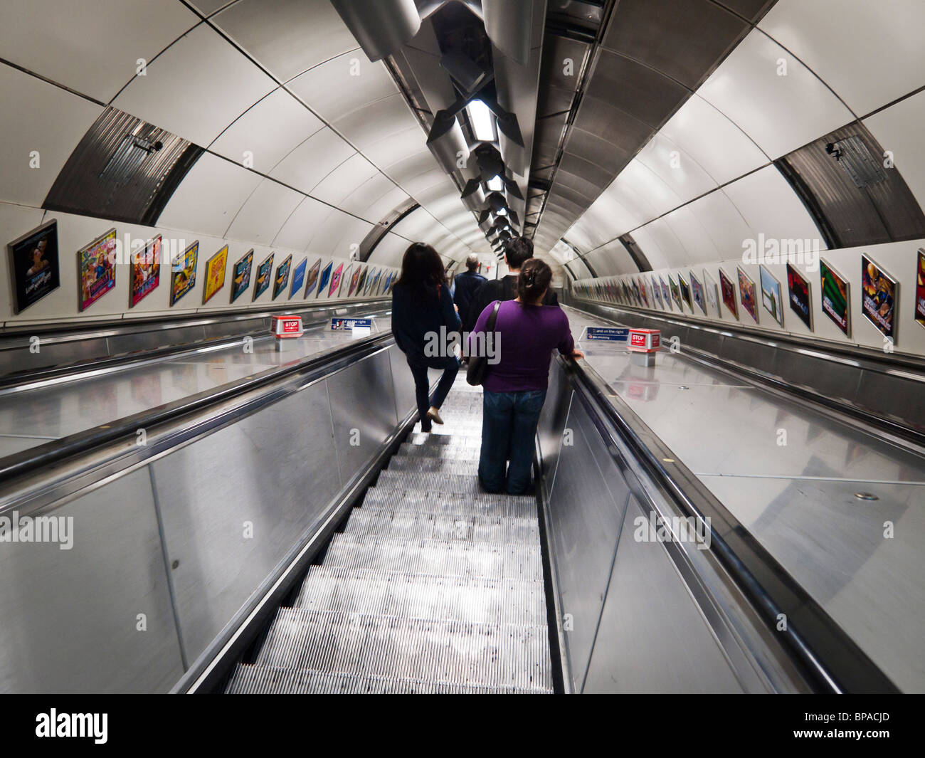 Reisen London Brücke u-Bahnstation Rolltreppe. Stockfoto