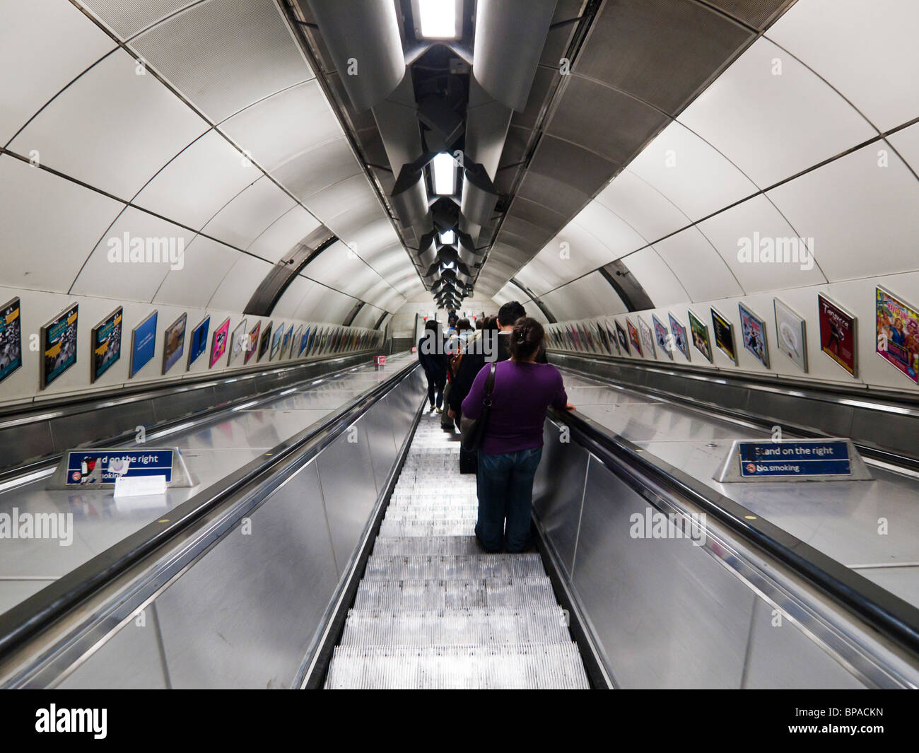 Reisen London Brücke u-Bahnstation Rolltreppe. Stockfoto